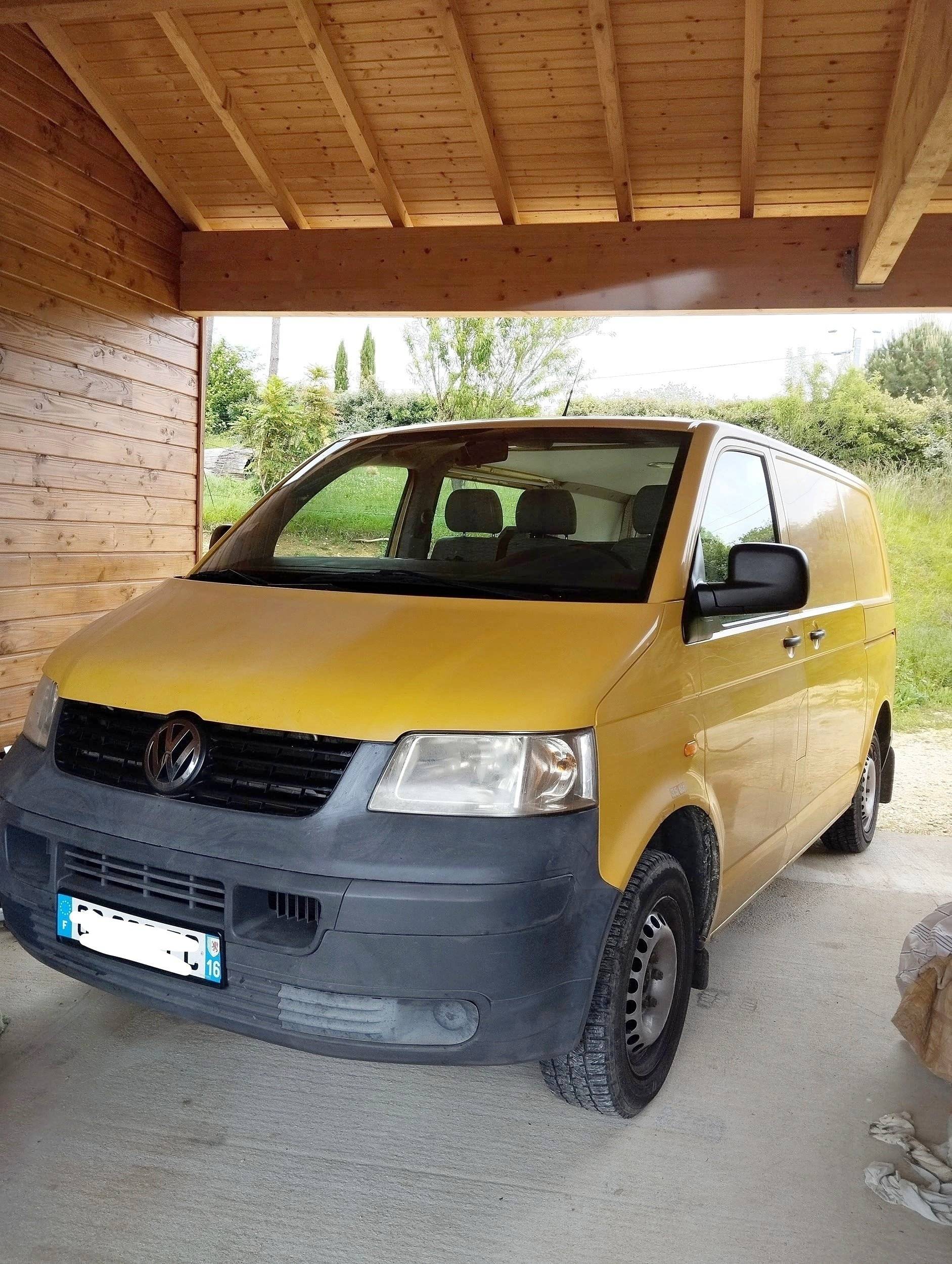 Vue avant de 3/4 Volkswagen - Yescapa