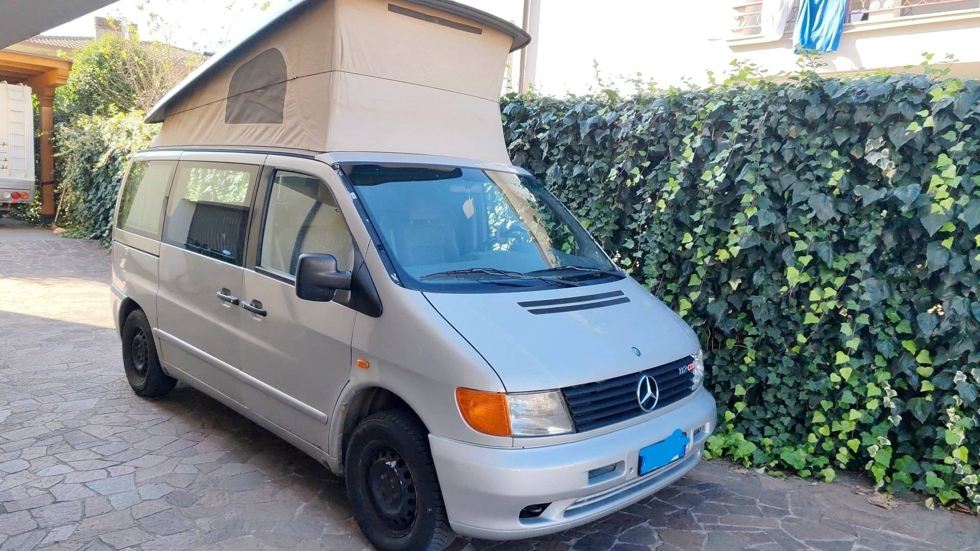 Front view from 3/4 Mercedes Mercedes vito - Yescapa