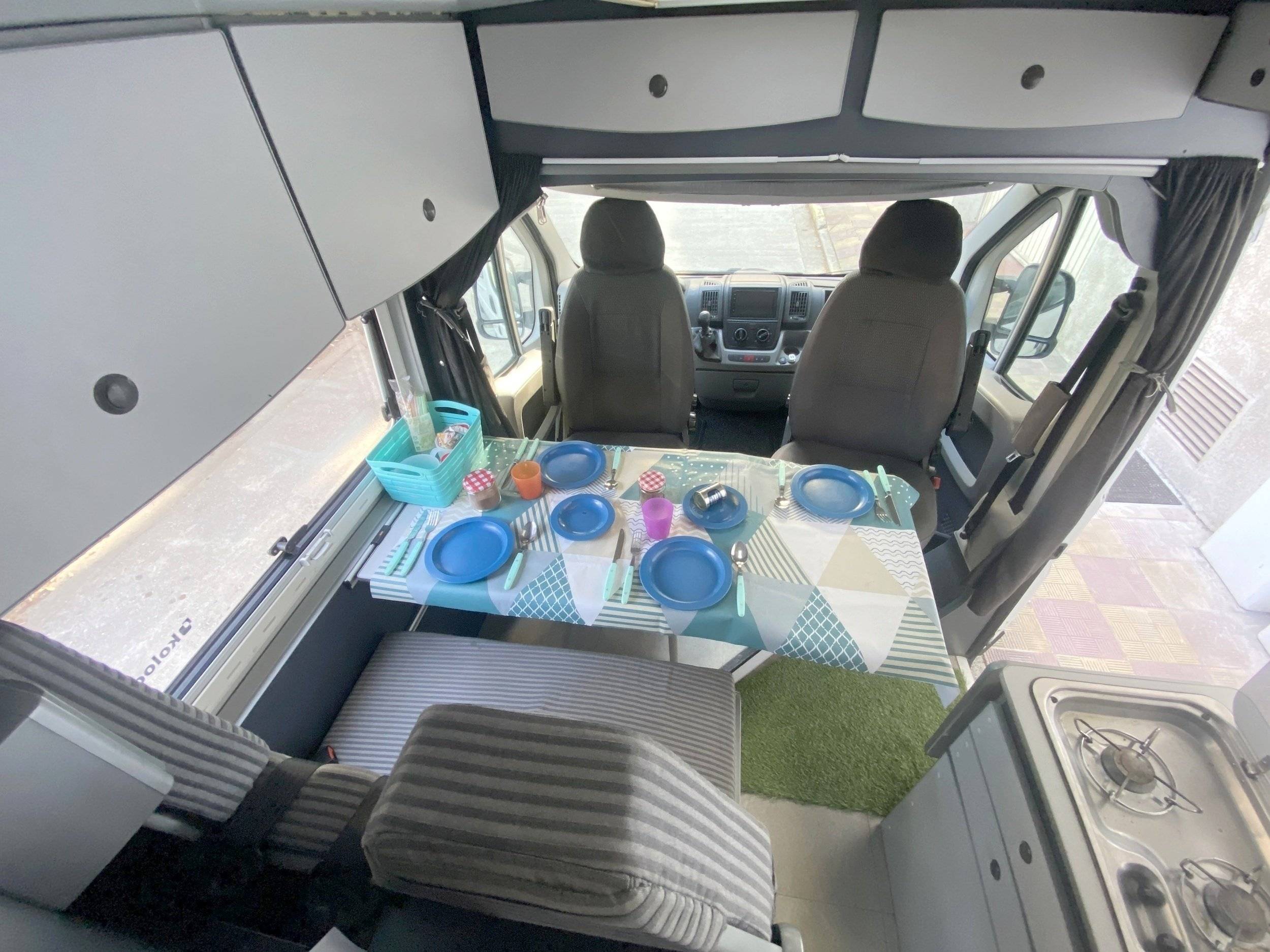 Coin repas Citroën Jumper 2,2 l 130 ch - Yescapa