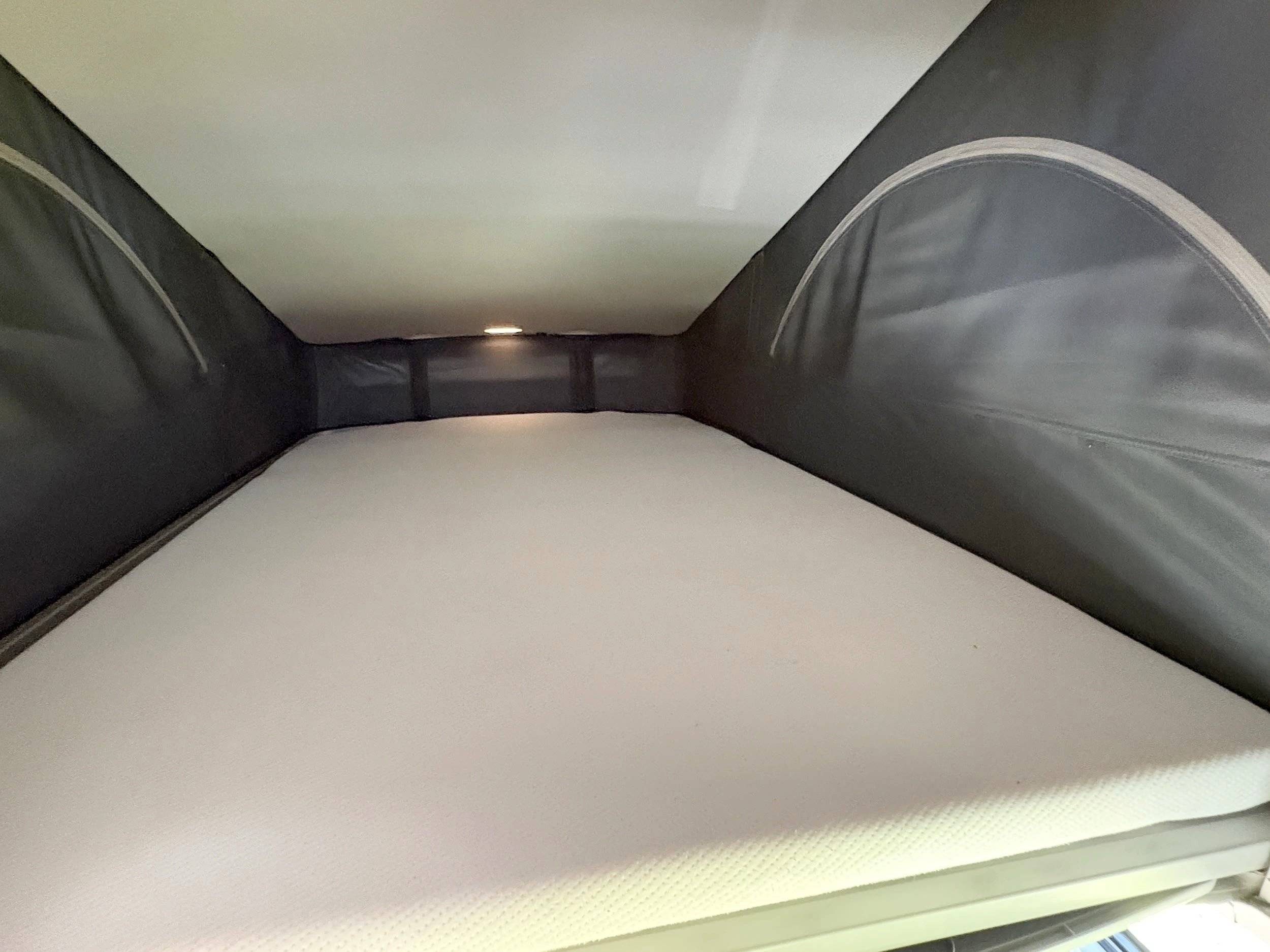 Berth Volkswagen T6.1 California Ocean - Yescapa