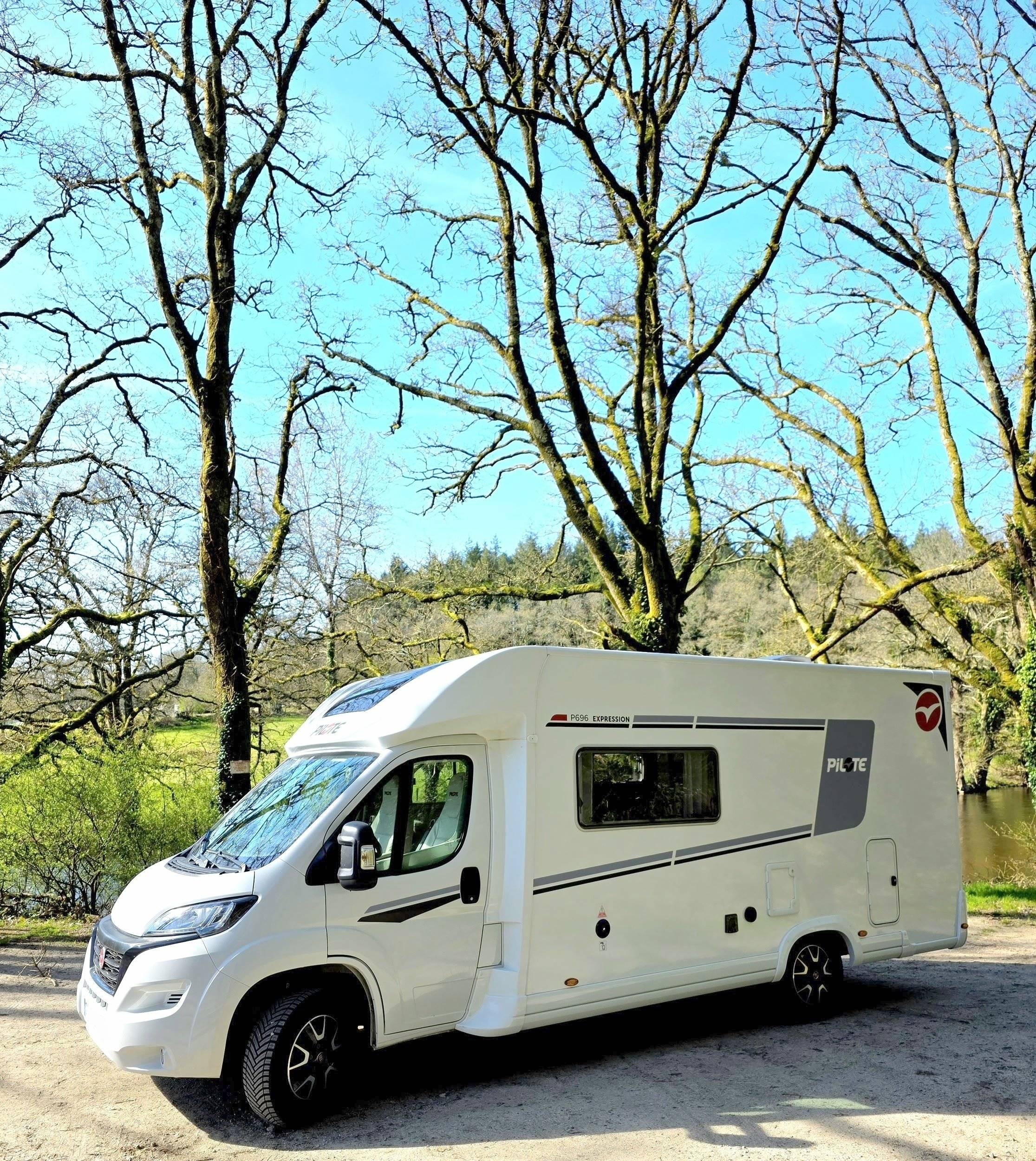 Pilote P 696 D Essentiel