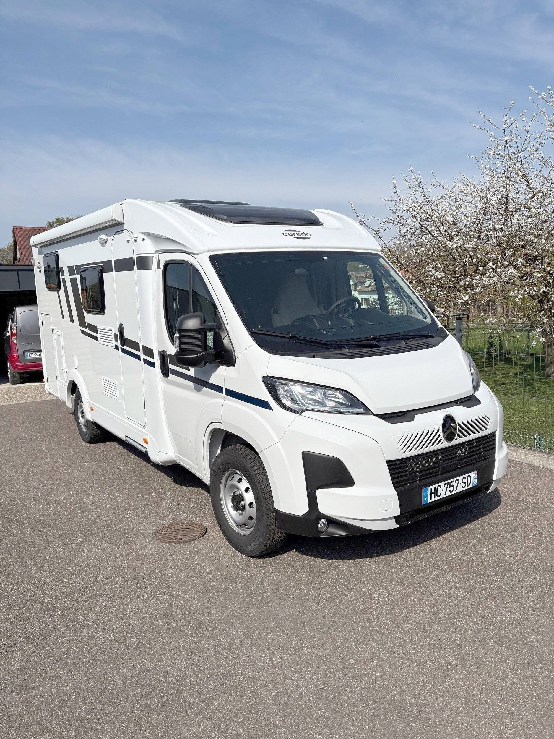 Vista del vehículo ángulo delantero Citroën - Yescapa