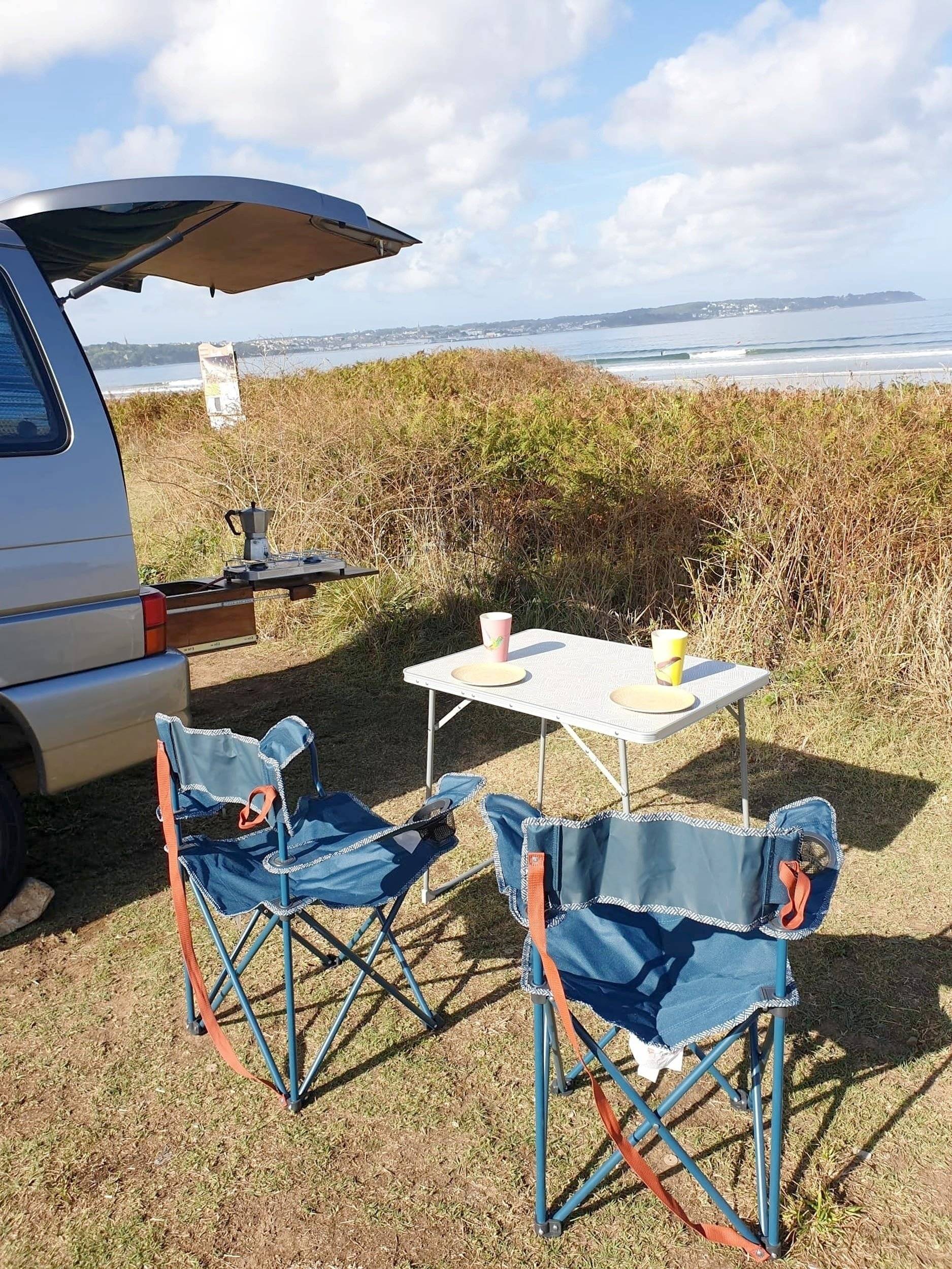 Dining Area Volkswagen Transporter T4 - Yescapa