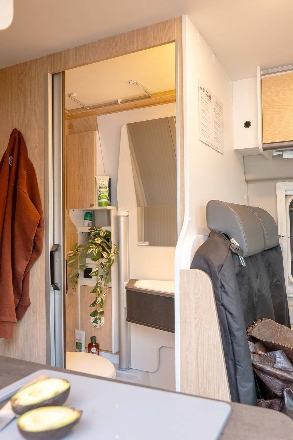 Coin repas Fiat Fiat Ducato, 2.3 l 140 Multijet, Euro 6d-Temp - Yescapa
