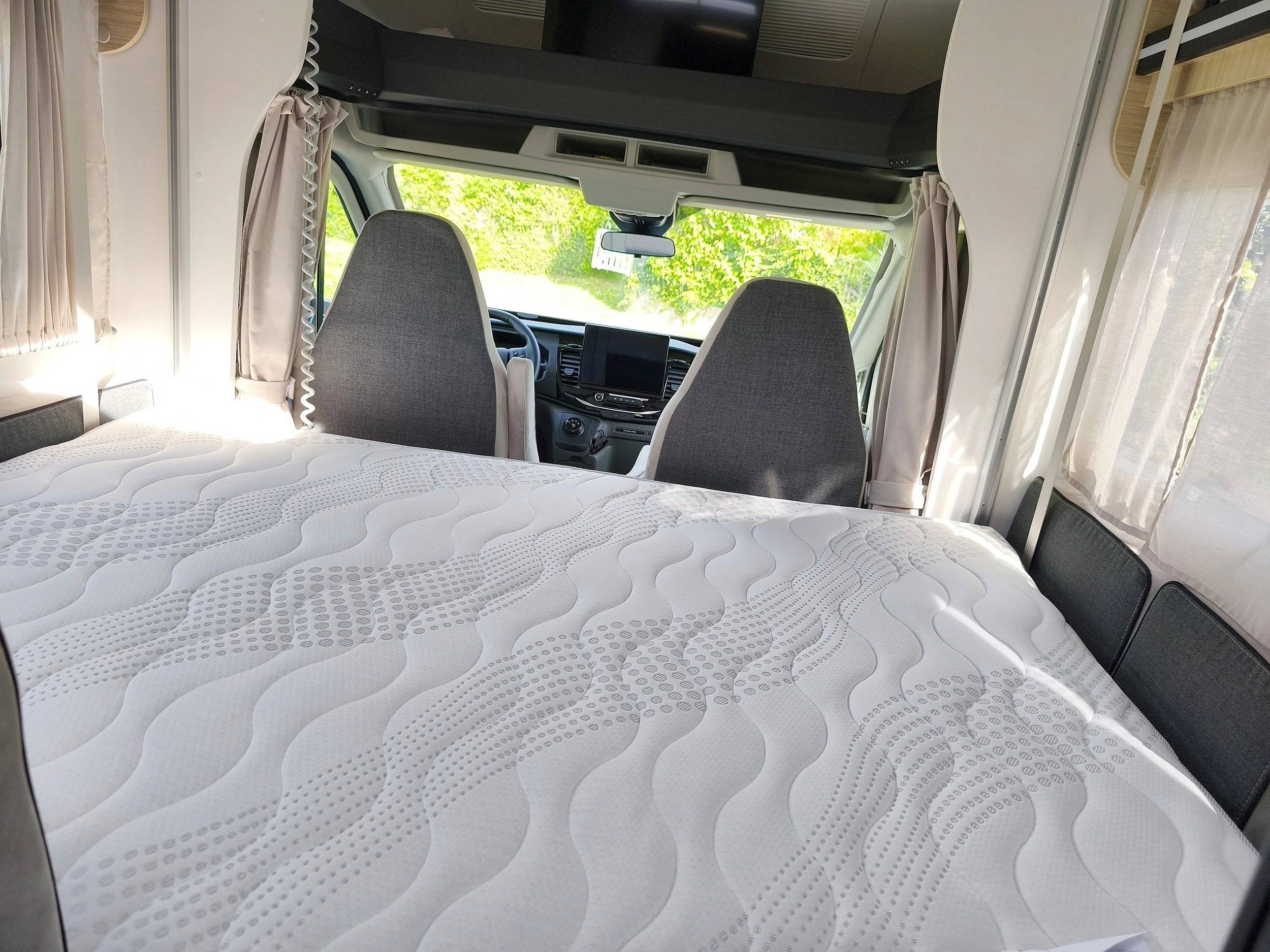 Schlafplätze Ford Transit 165 cv BVA - Yescapa