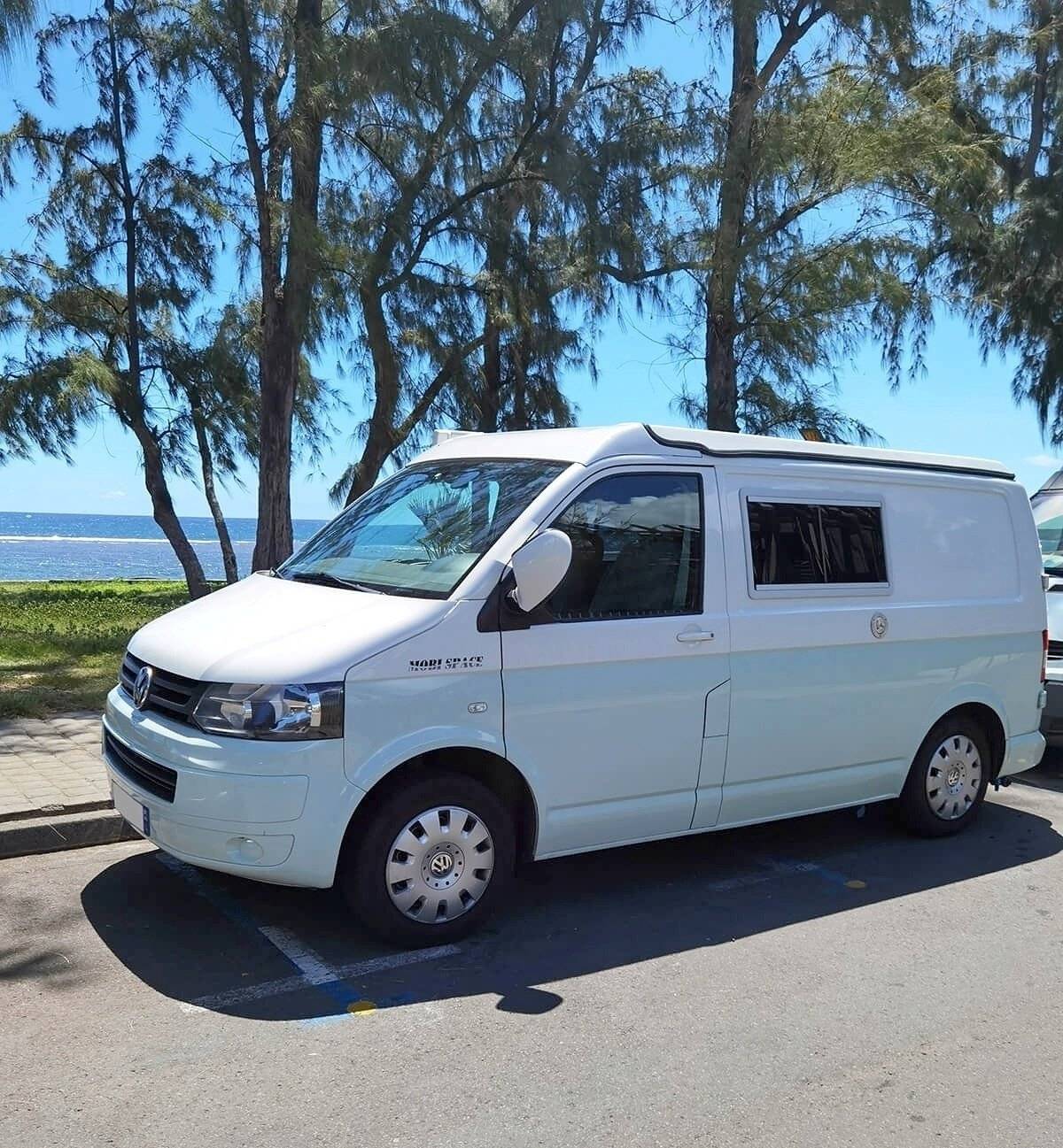 Vista del vehicle angle davanter Volkswagen 2,0 l 140 ch - Yescapa