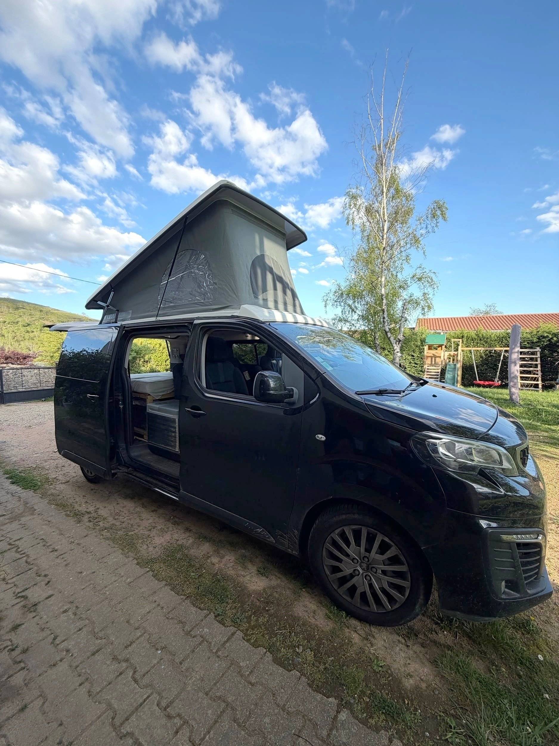 Vista del vehículo ángulo delantero Peugeot TRAVELLER - Yescapa