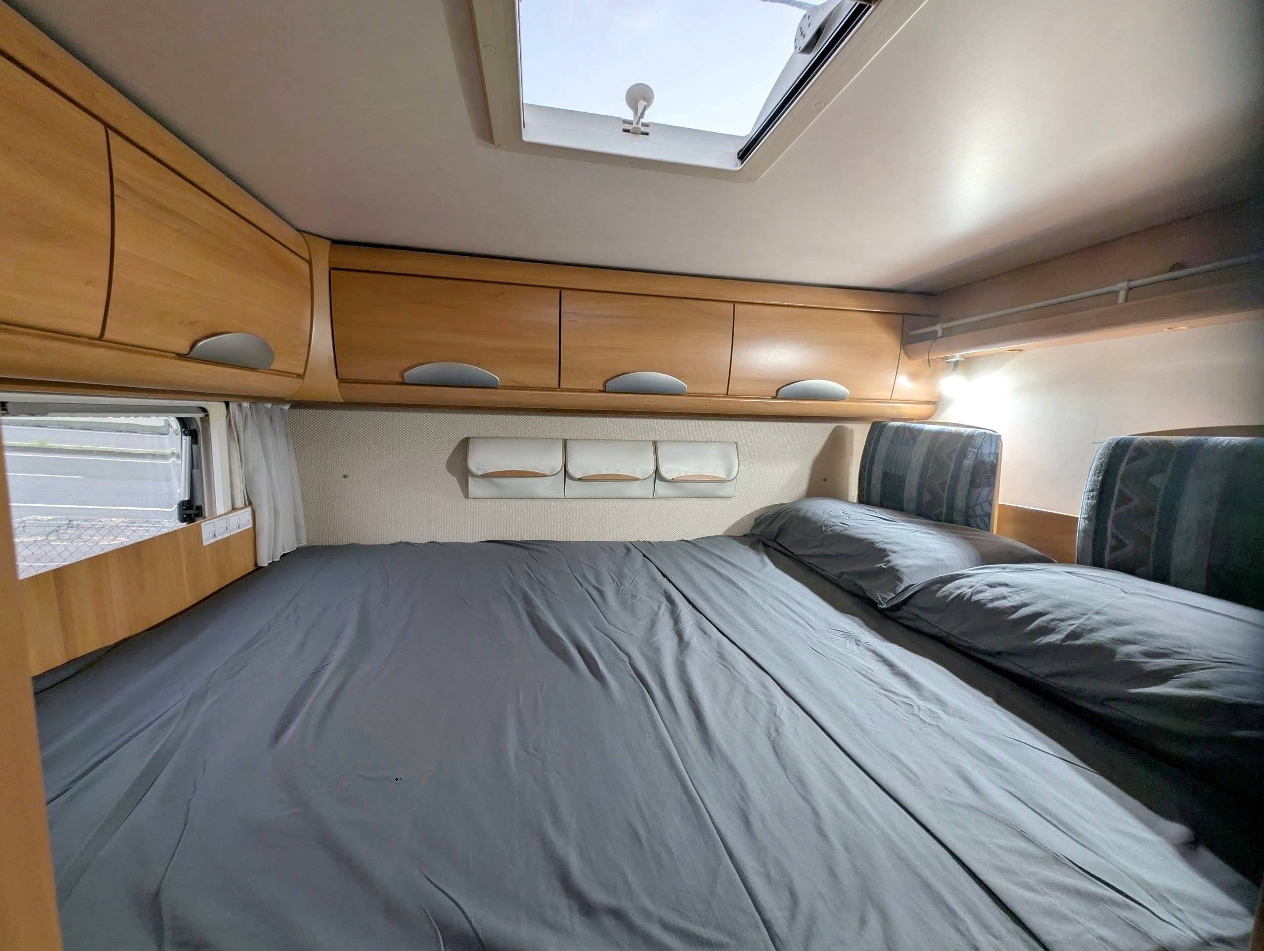 Berth Iveco Iveco 35c13 2800 td - Yescapa