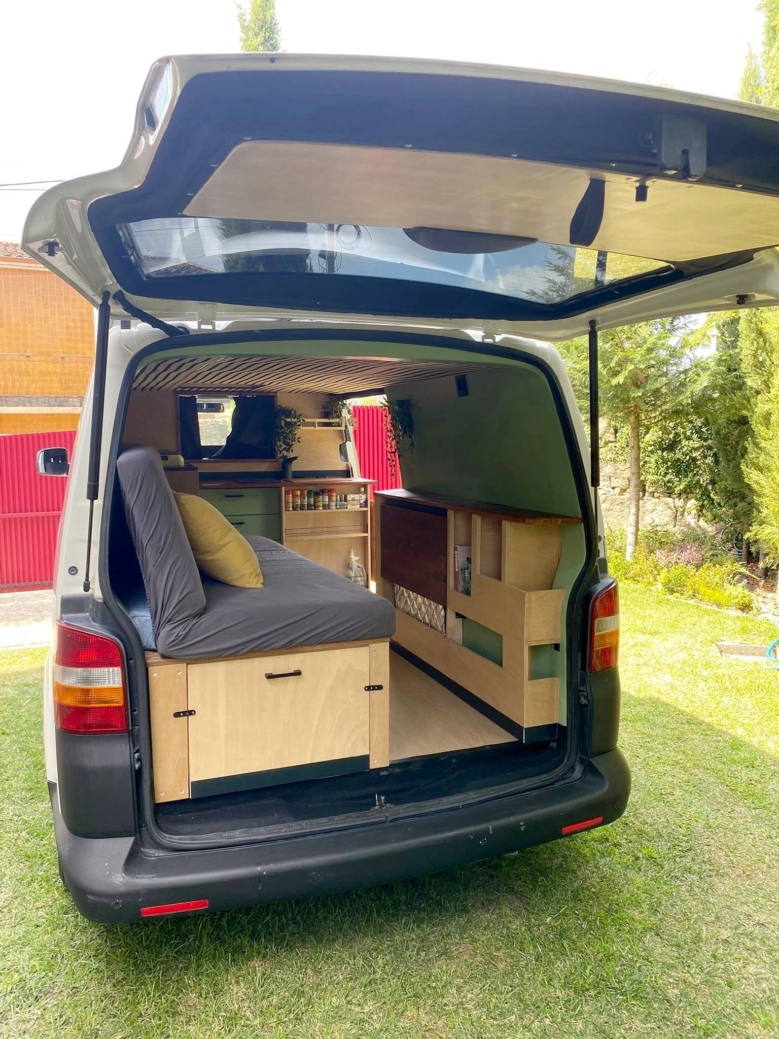 Kochnische Volkswagen Transporter T5 - Yescapa