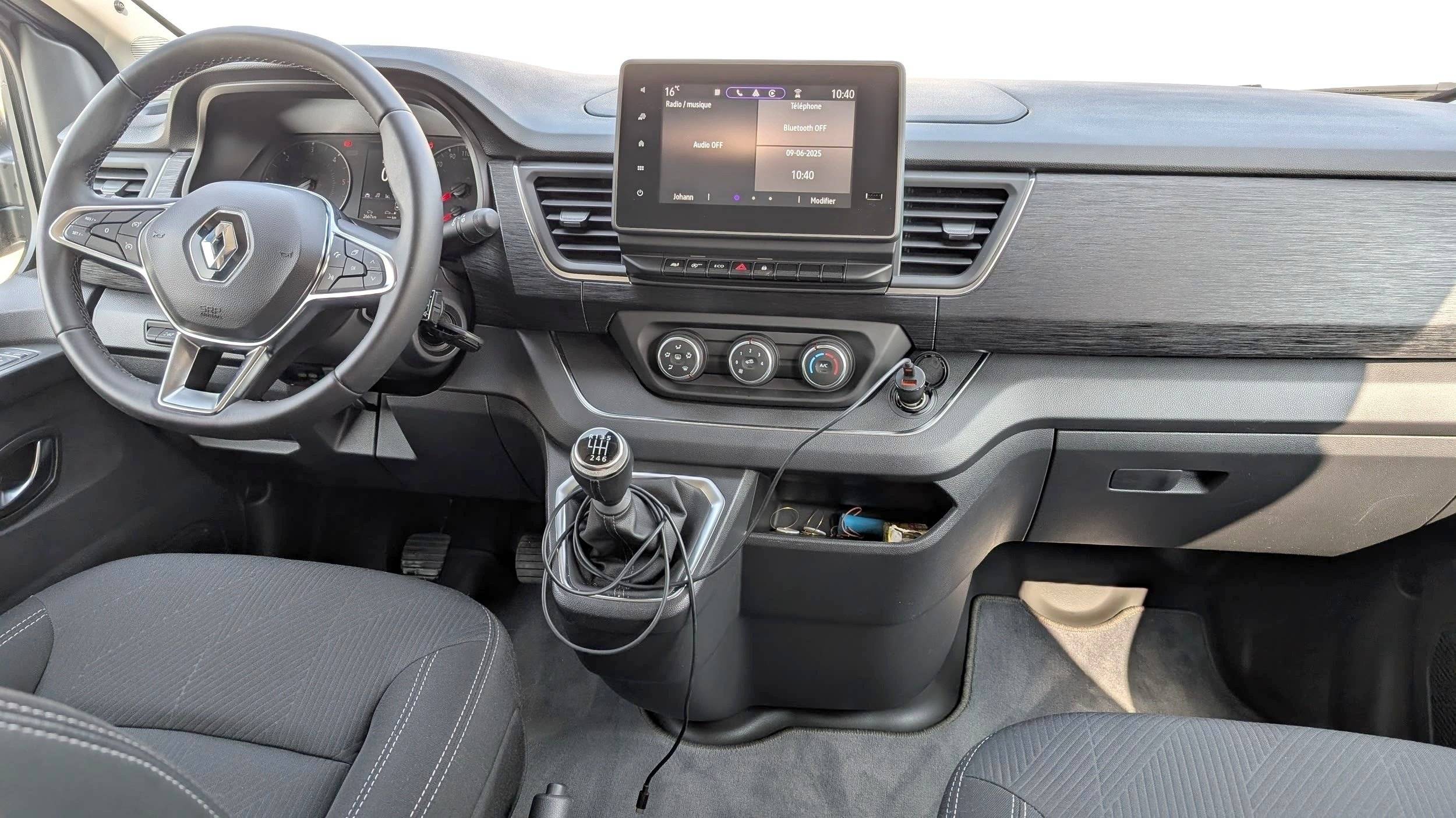 Cabina di guida Renault RENAULT TRAFIC 2.0 DCI 130 - Yescapa