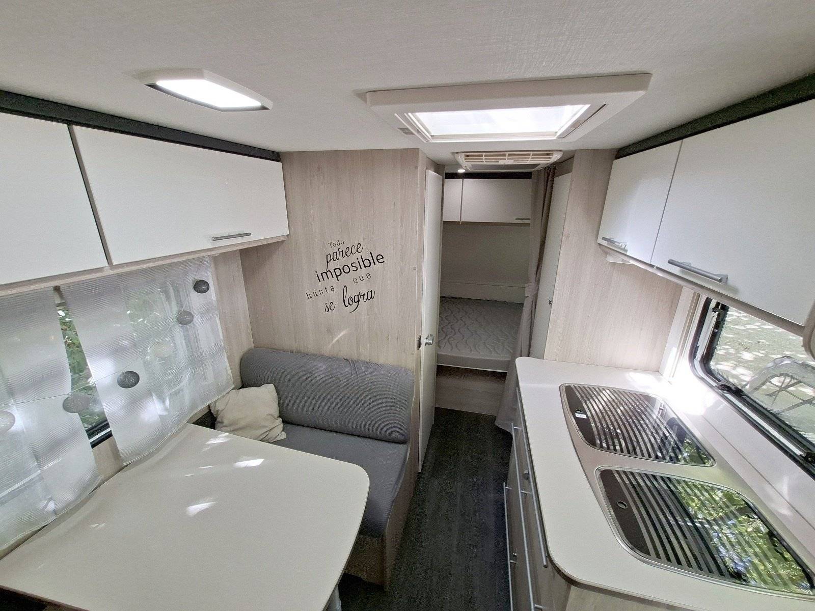 Dining Area Caravelair Alba 426 Family - Yescapa