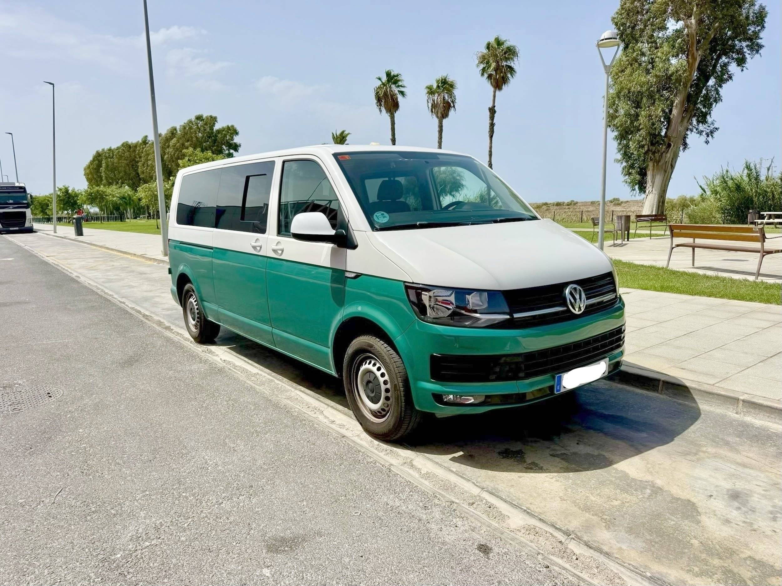 Vista del vehicle angle davanter Volkswagen T6 2,0 l 102 ch - Yescapa