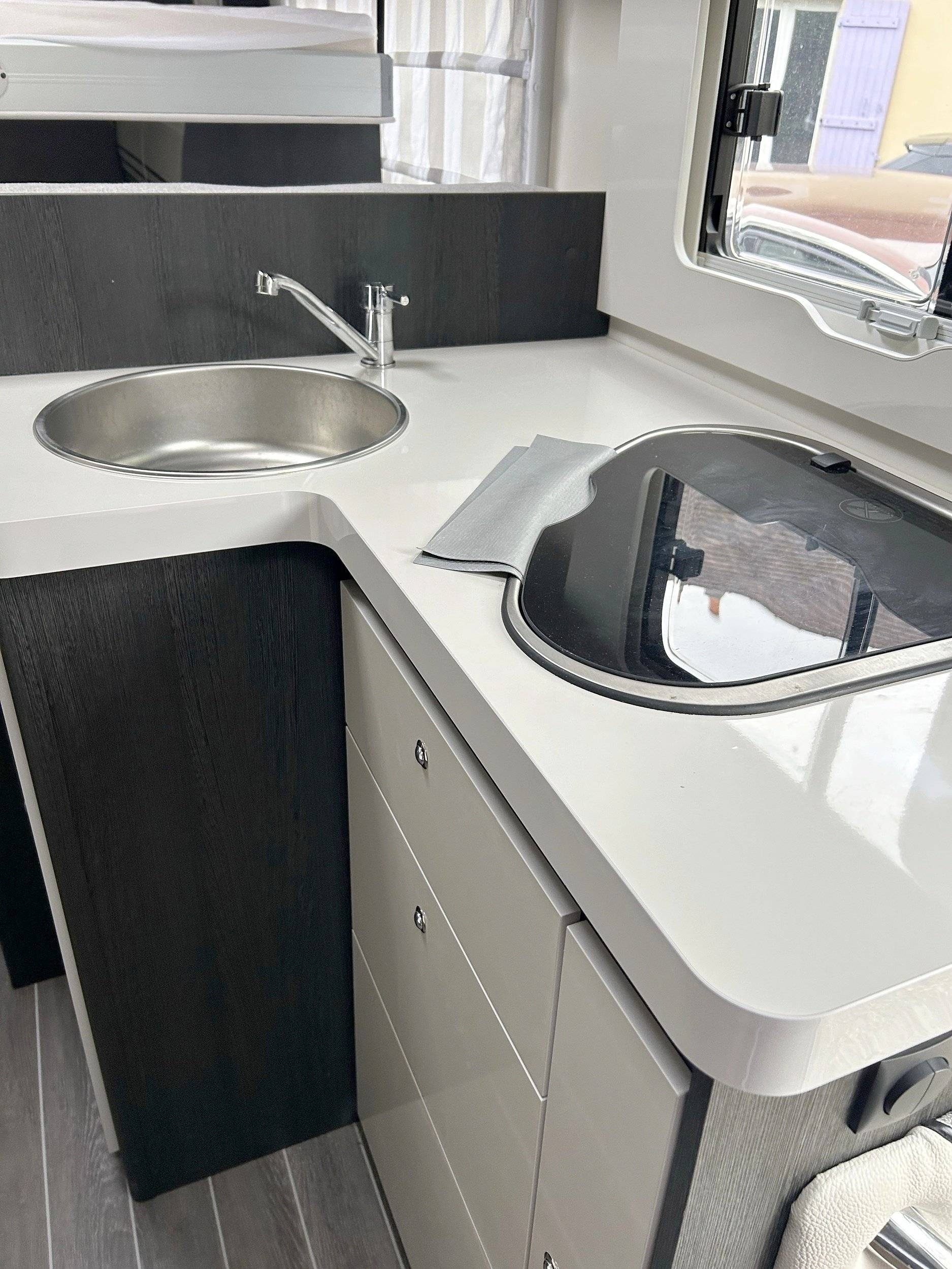 Kitchenette Ford Transit 2,0 l 170 ch - Yescapa