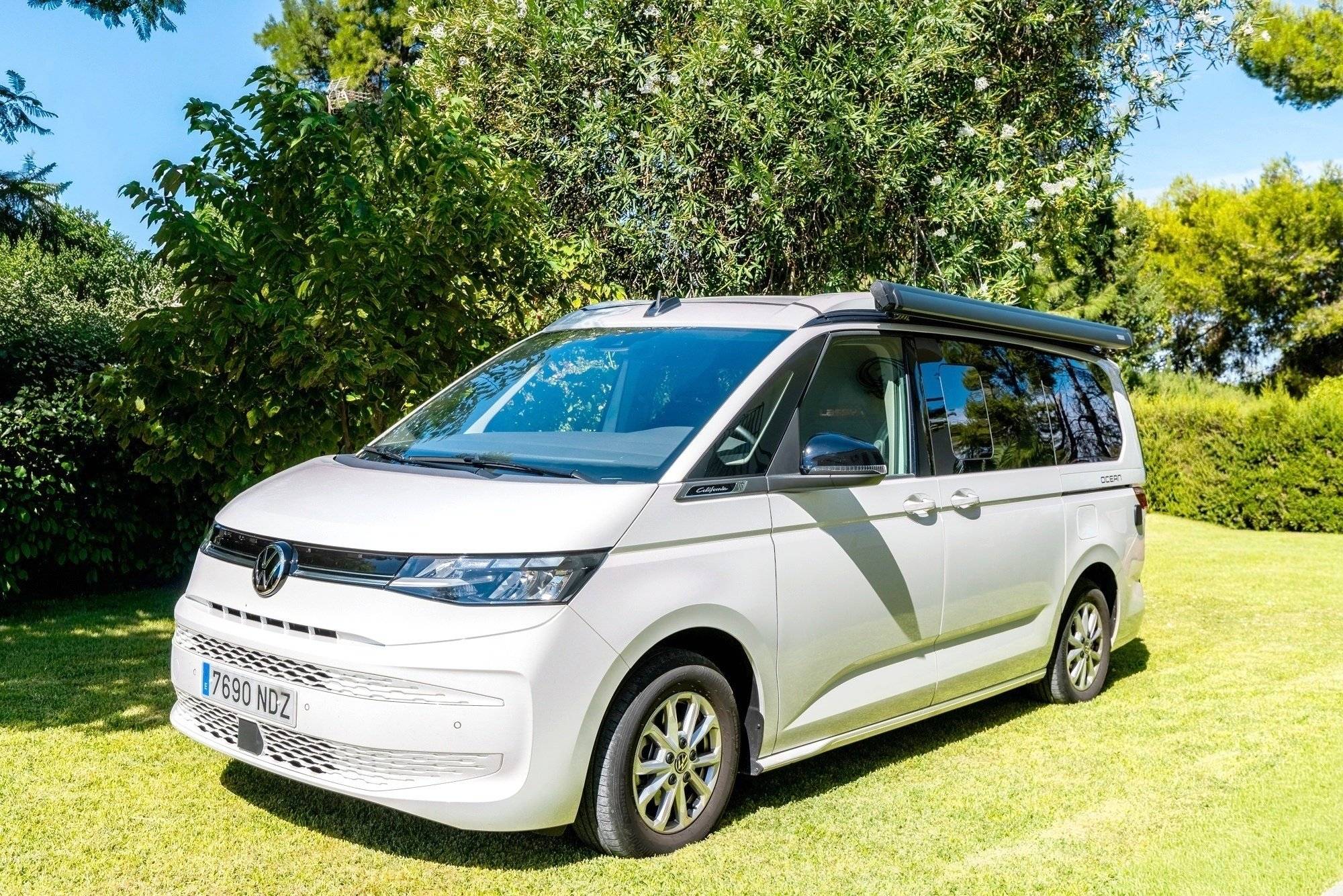 Voorkant 3/4 Volkswagen T7 CALIFORNIA OCEAN - Yescapa