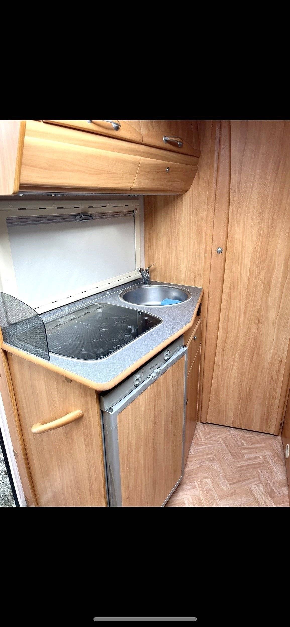 Angolo cucina Fiat Ducato 2.8 JTD - Yescapa