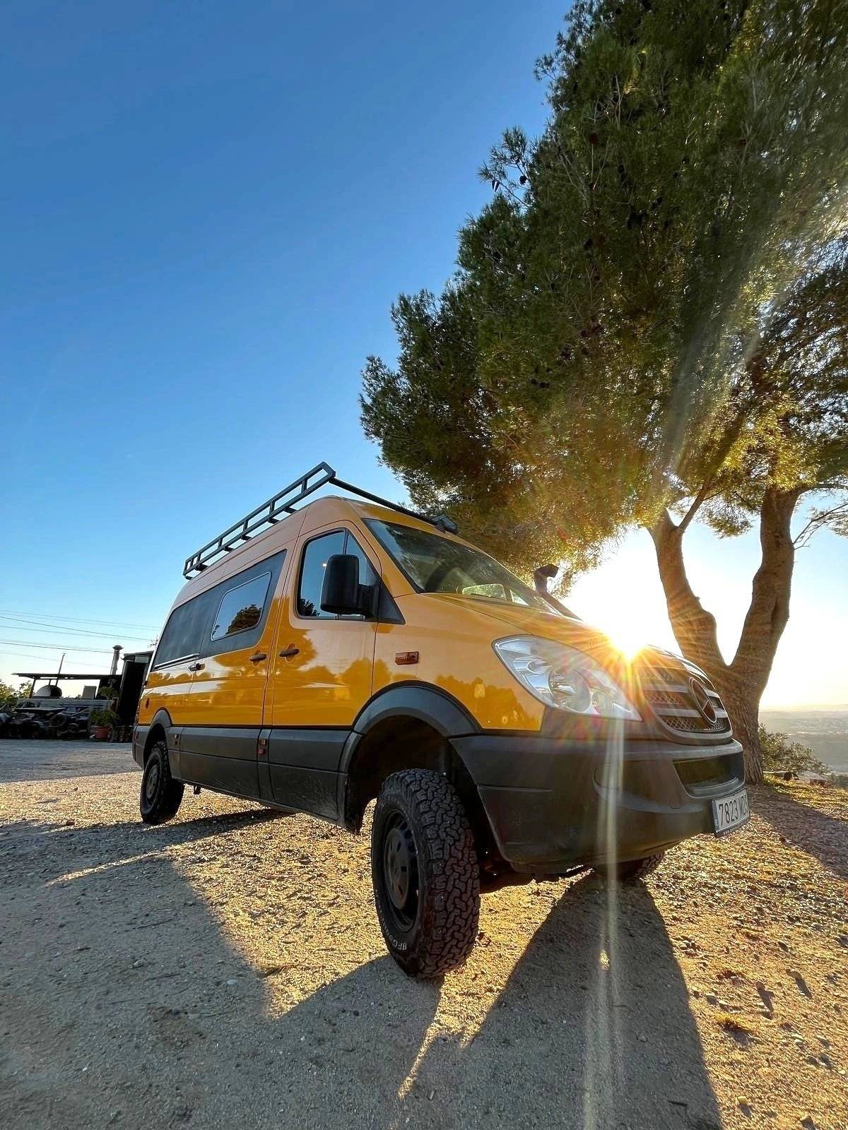 Front view from 3/4 Mercedes Sprinter 4x4 316 CDI 2,2 l 163 ch - Yescapa