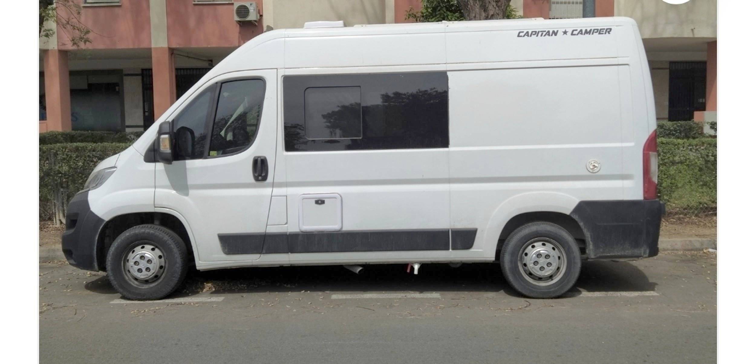 Vista frontale a ¾ Citroën JUMPER - Yescapa