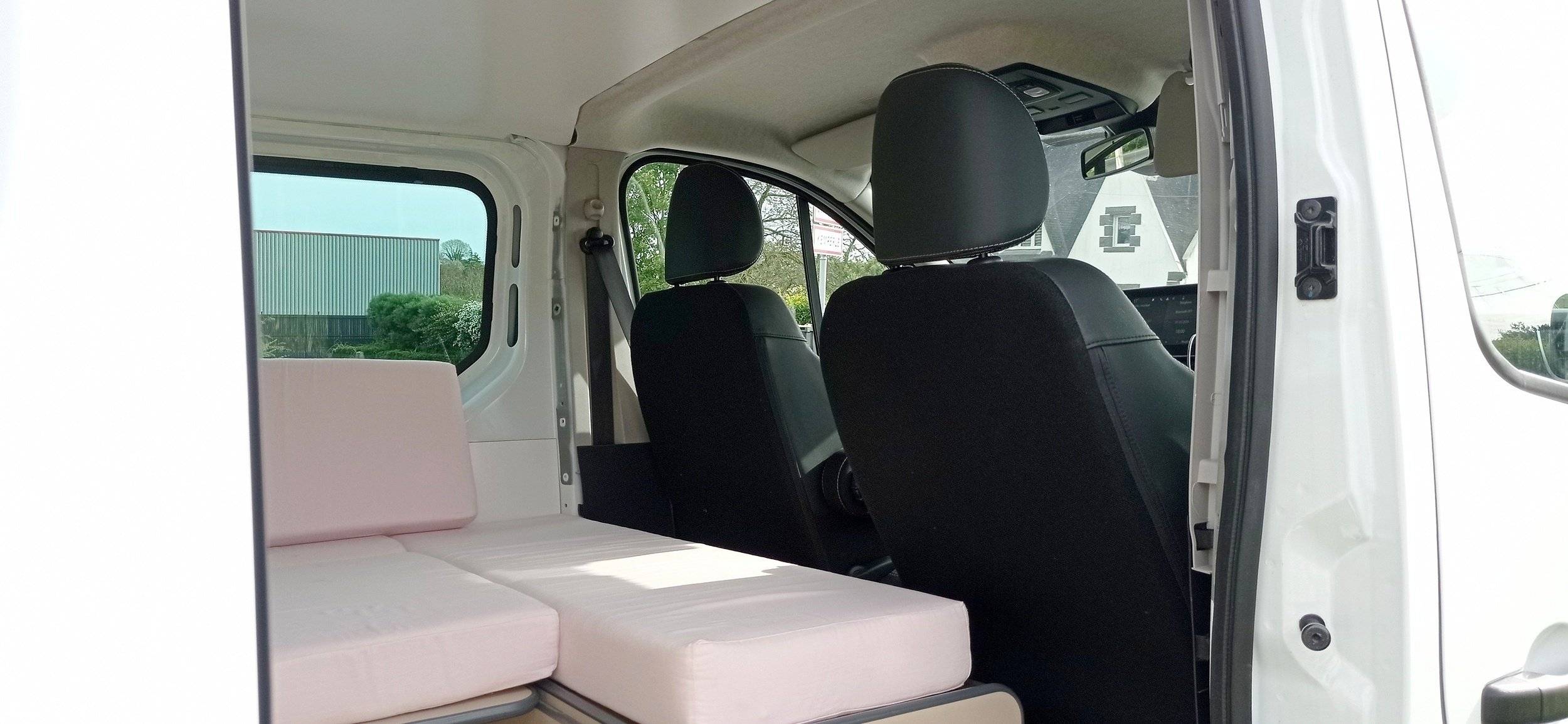 Driver's compartment Renault - Yescapa