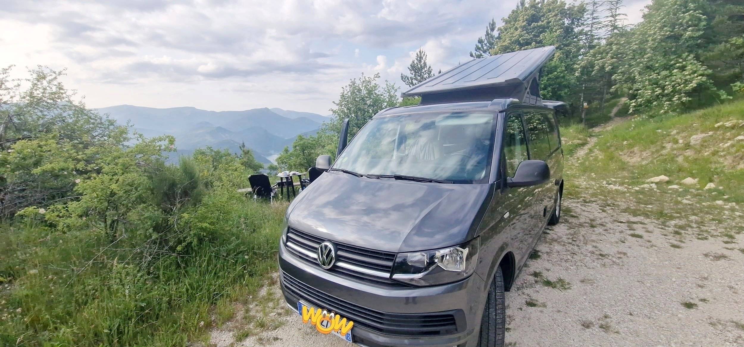 Vue avant de 3/4 Volkswagen Transporter T6 2,0 l 140 ch - Yescapa