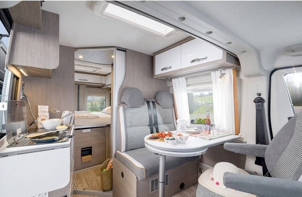 Pössl Pössl 2WinR Plus 140 PS- Solar-AHK-Markise-Navi-RKF