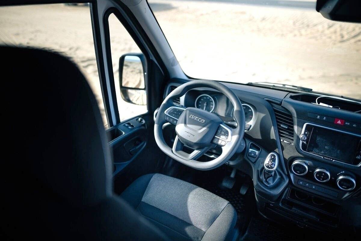Poste de conduite Iveco Iveco Daily 35S16 L3H2 HI-MATIC C - Yescapa