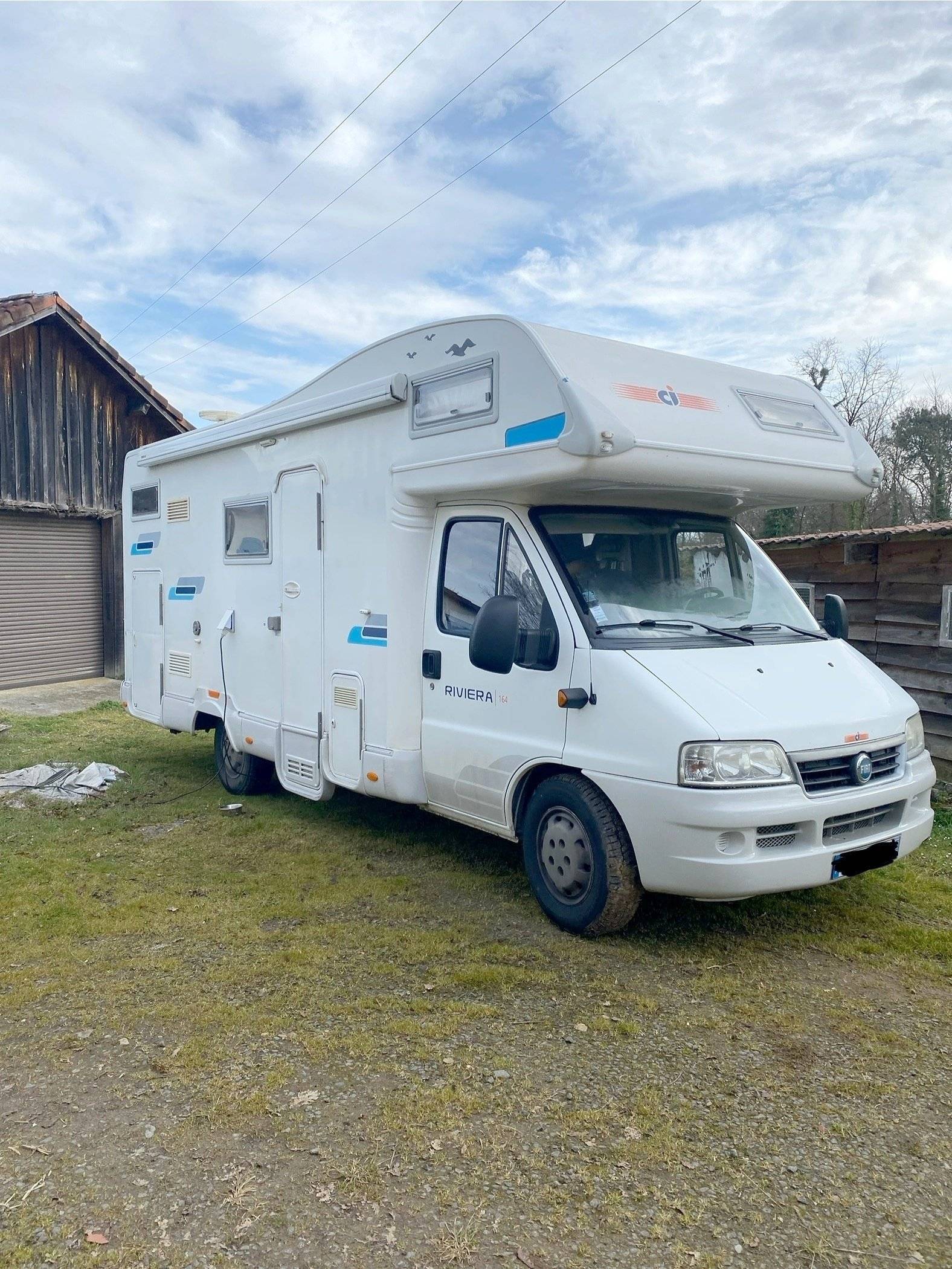 Vue avant de 3/4 Fiat Fiat Ducato 150 CV - Yescapa