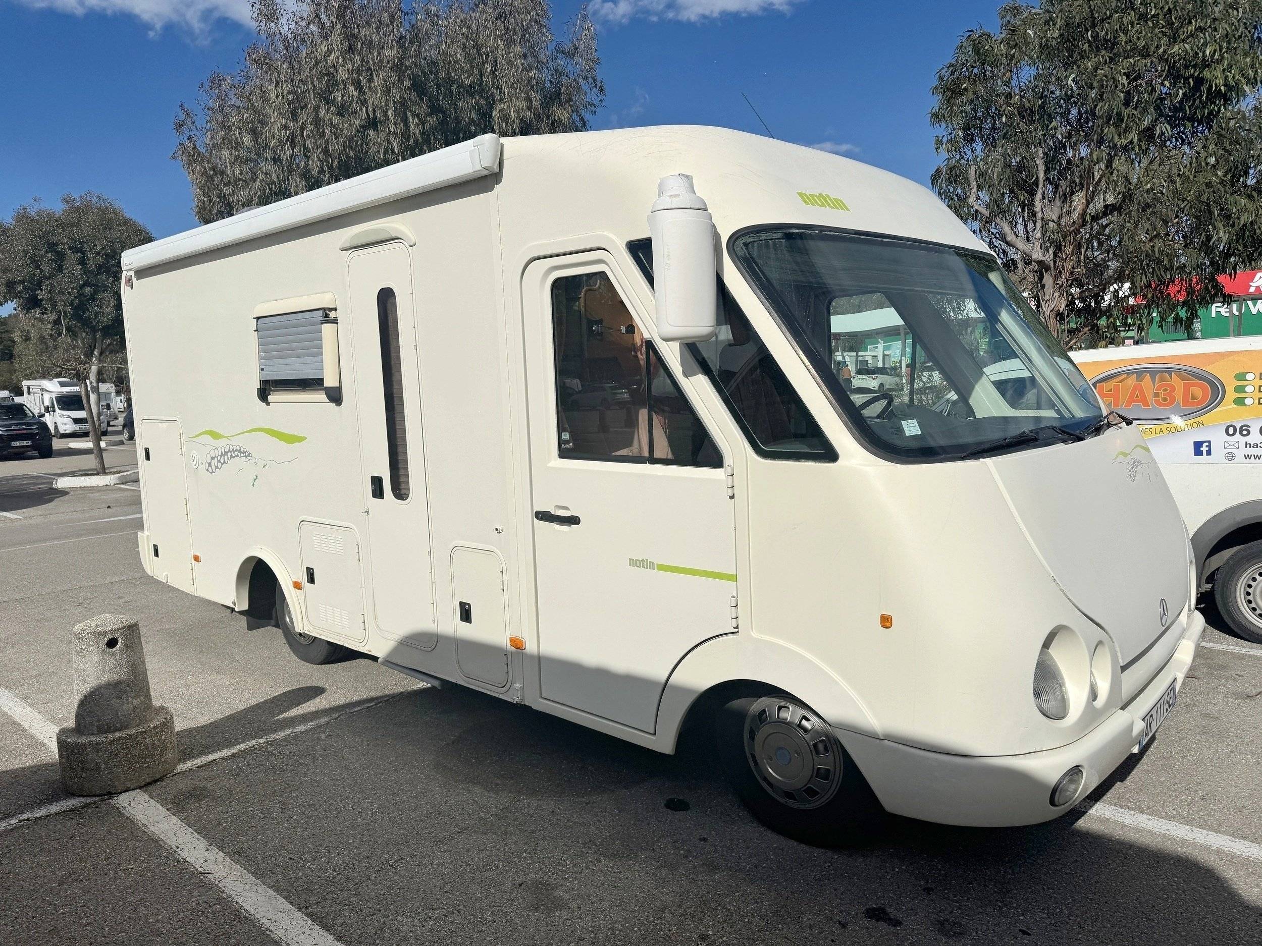 Vista del vehicle angle davanter Mercedes Sprinter 316 cdi - Yescapa