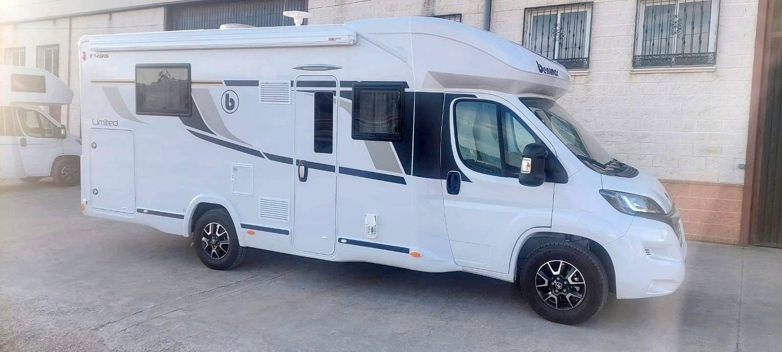 Vista frontale a ¾ Peugeot Peugeot boxer - Yescapa
