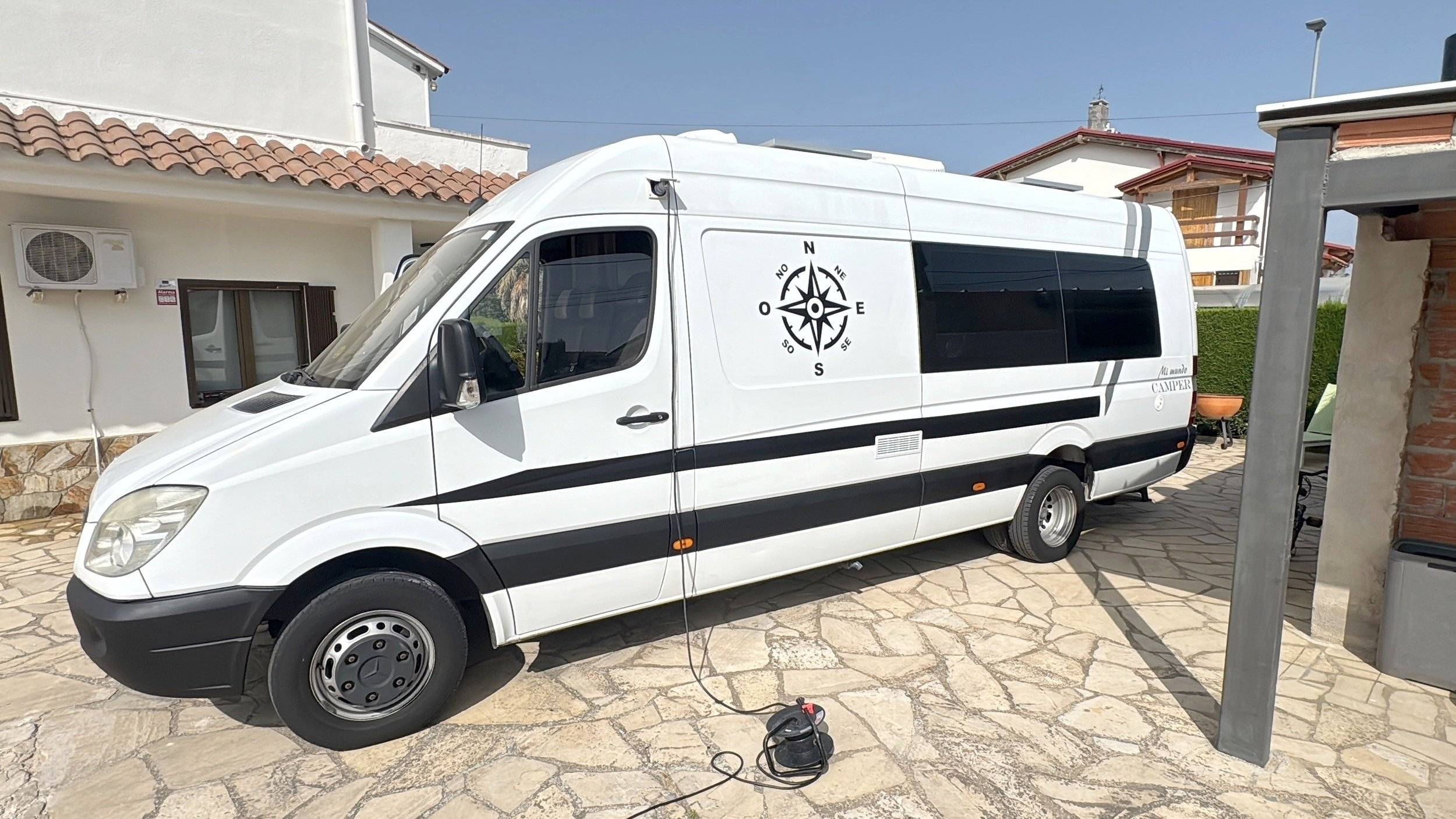 Front view from 3/4 Mercedes Sprinter 2,2 l 143 ch - Yescapa