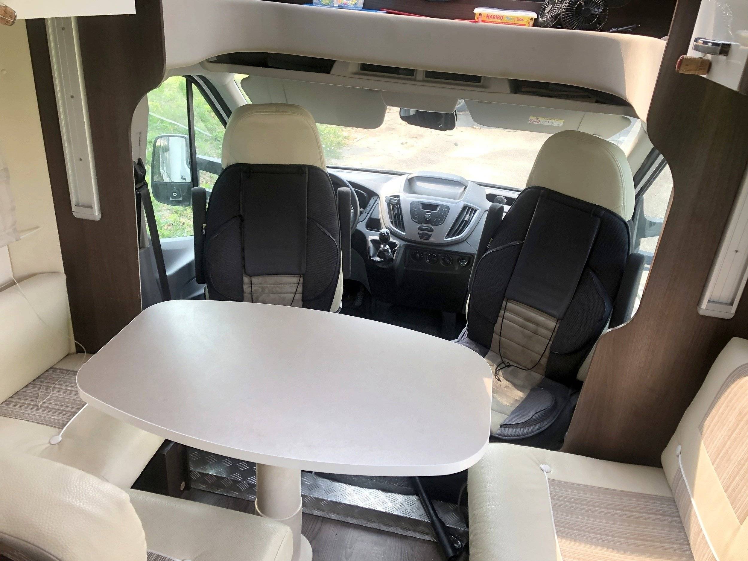 Dining Area Ford transit 170 - Yescapa