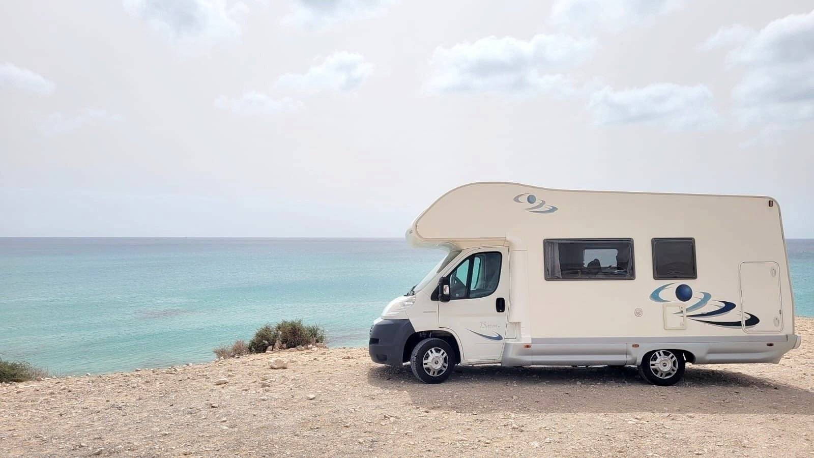 Vista frontale a ¾ Fiat Fiat Multijet 2   2,3 L   150 CV - Yescapa