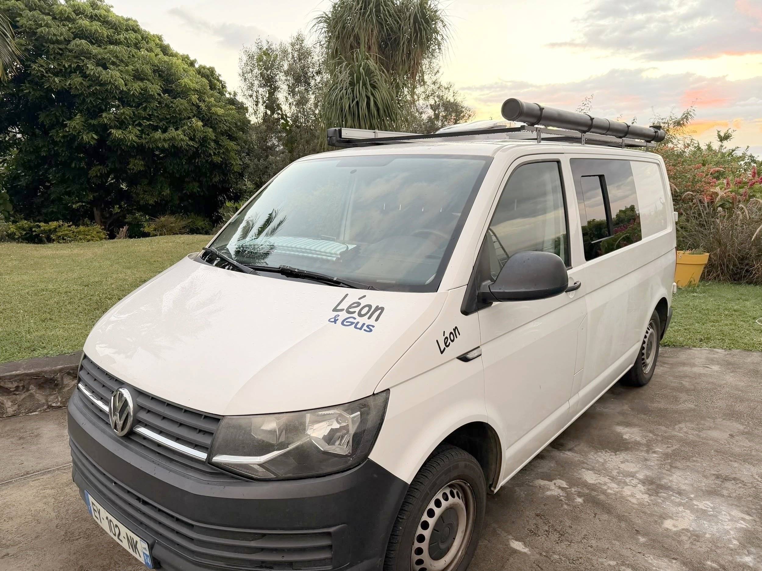 schräge Vorderansicht Volkswagen T6 2 l 102 ch - Yescapa