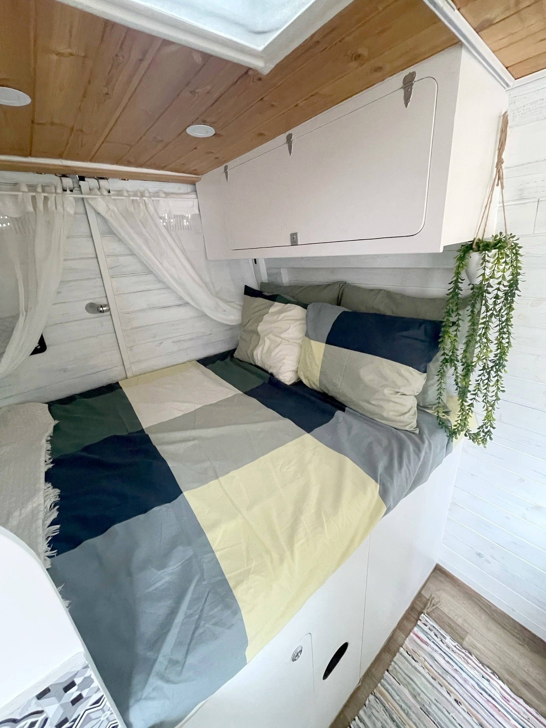 Berth Nissan Interstar - Yescapa