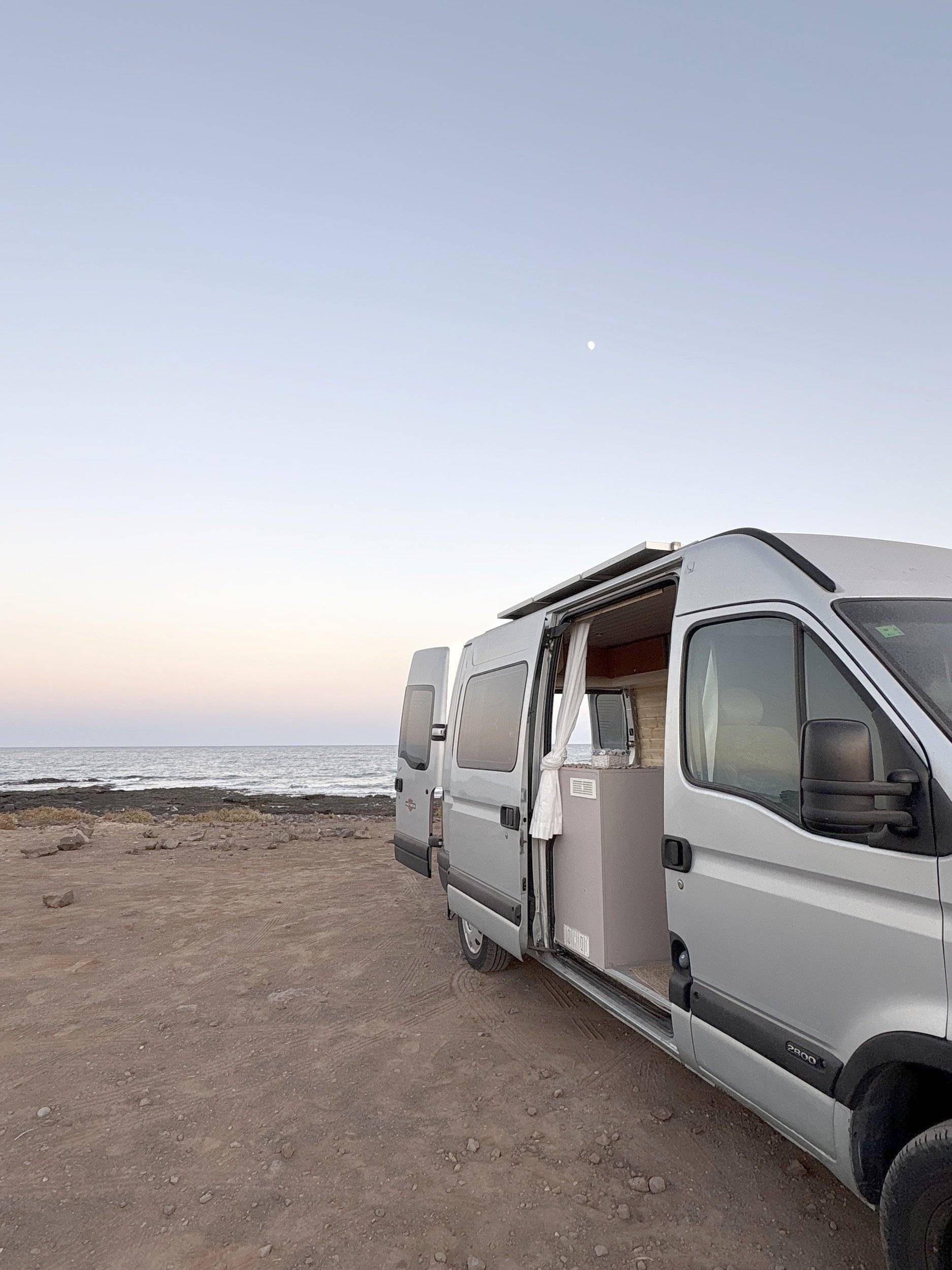Vista del vehículo ángulo delantero Opel MOVANO - Yescapa