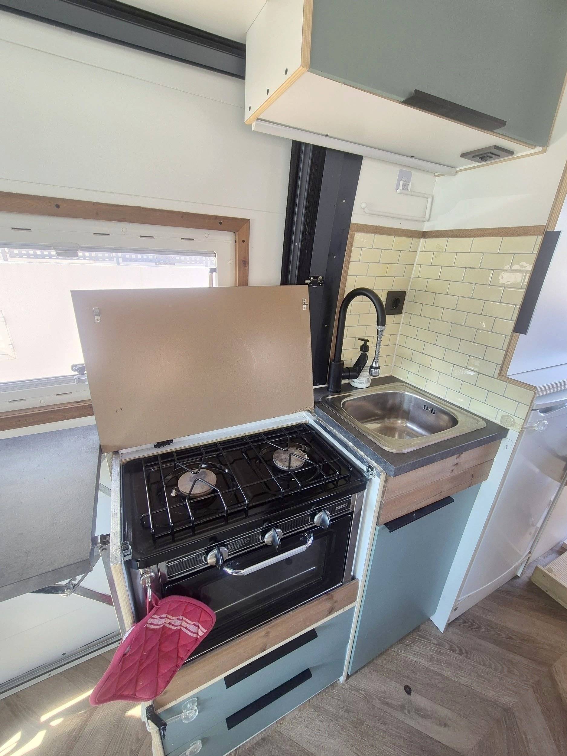 Kitchen Citroën Jumper 2,2 l 110 ch - Yescapa