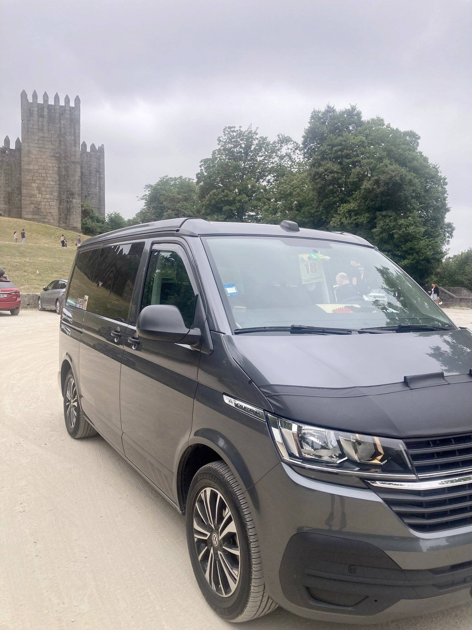 Vista del vehículo ángulo delantero Volkswagen California Camper - Yescapa