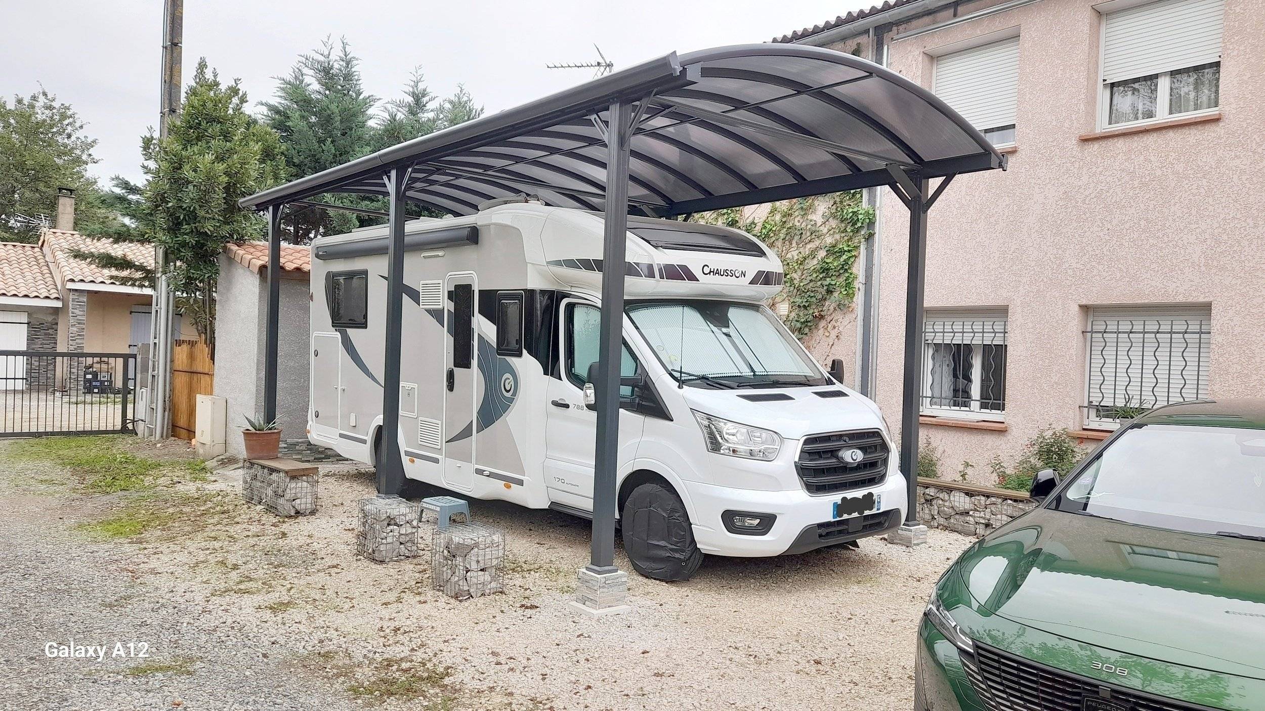 Voorkant 3/4 Ford ford transit - Yescapa