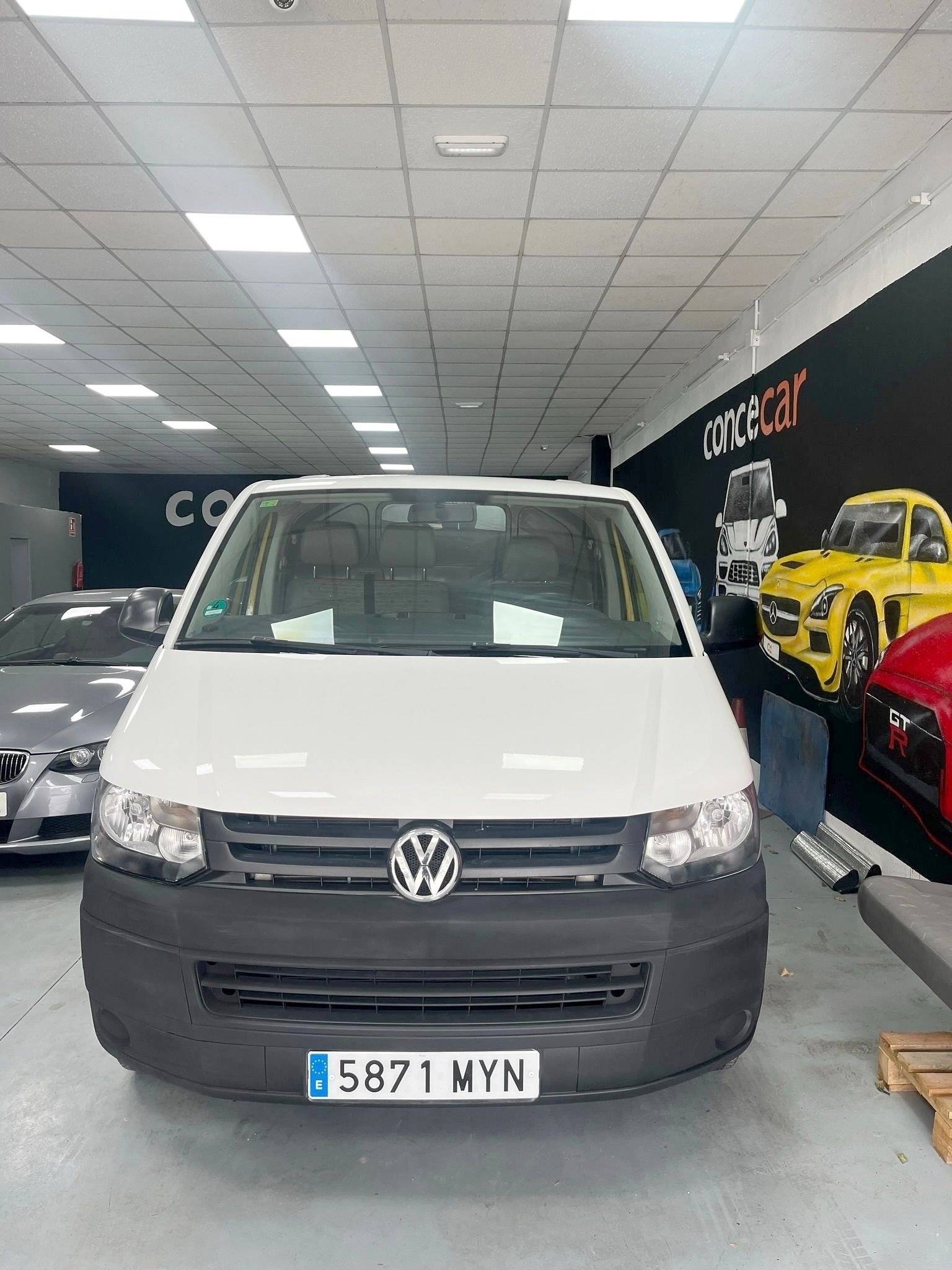 Dining Area Volkswagen 2,5 l 130 ch - Yescapa