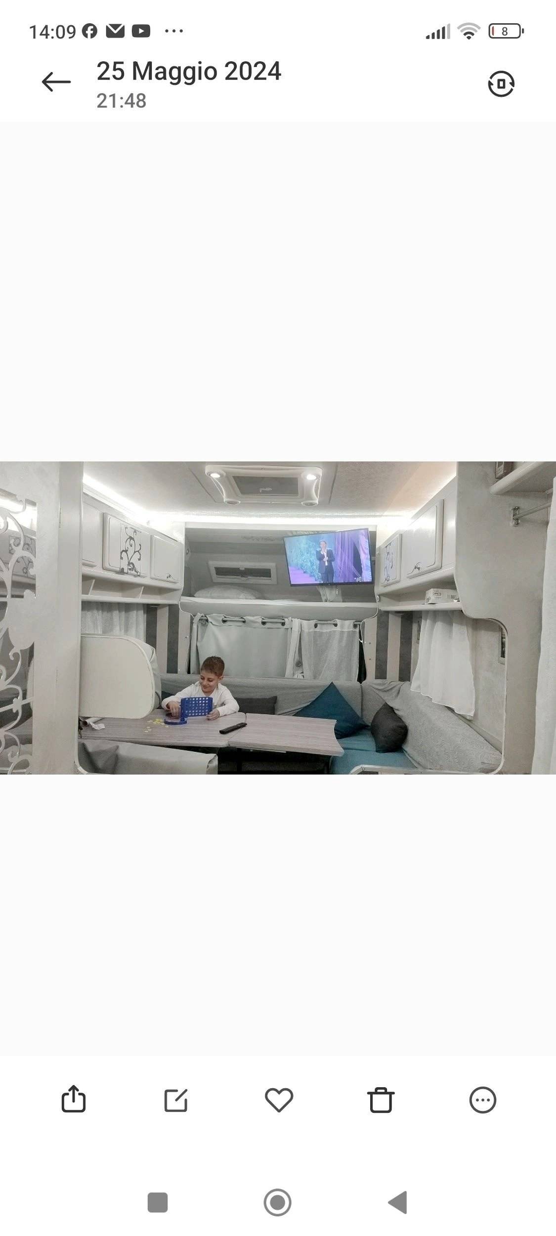 Dining Area Mercedes Sprinter 312 D - Yescapa