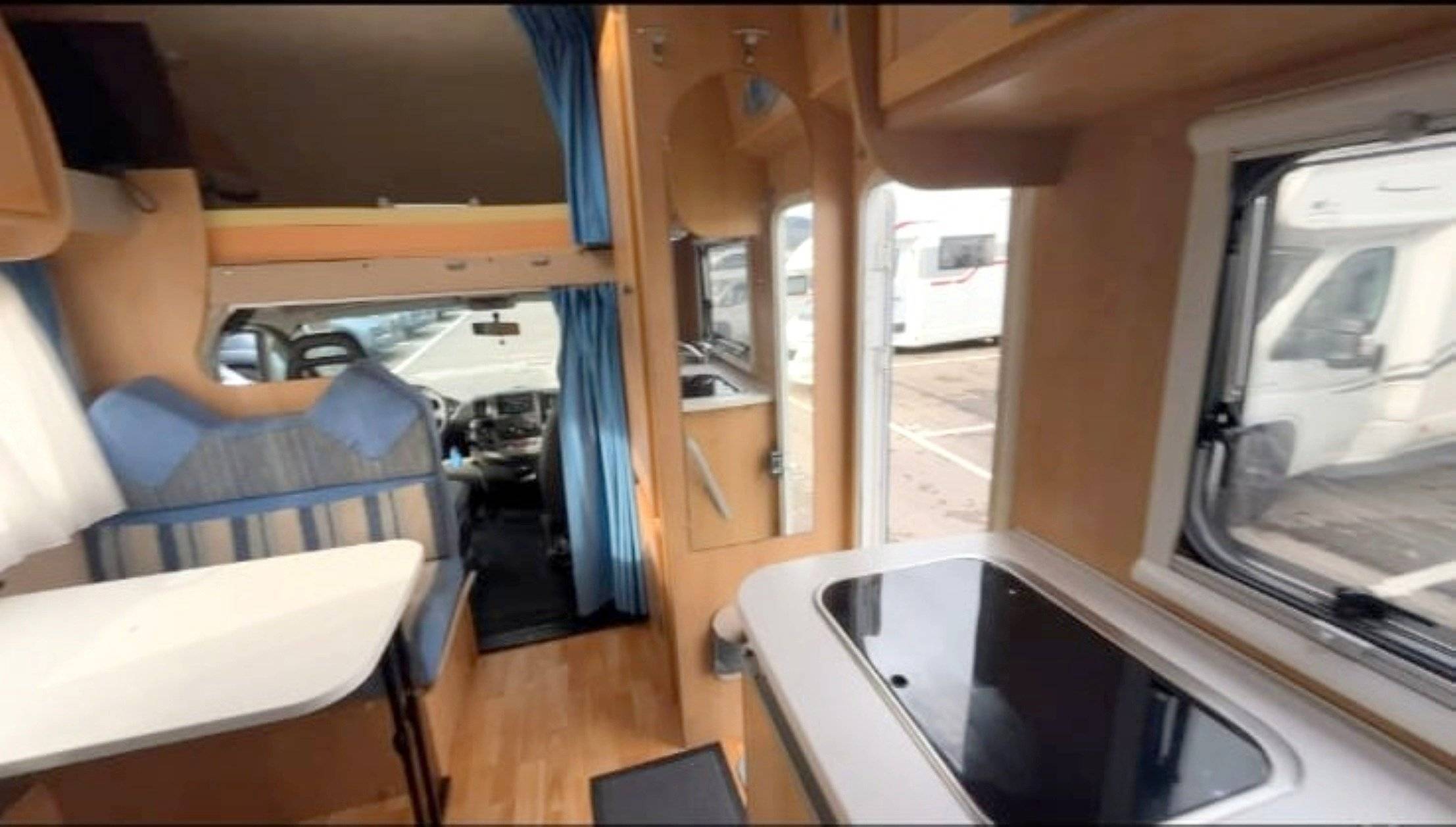 Dining Area Fiat - Yescapa