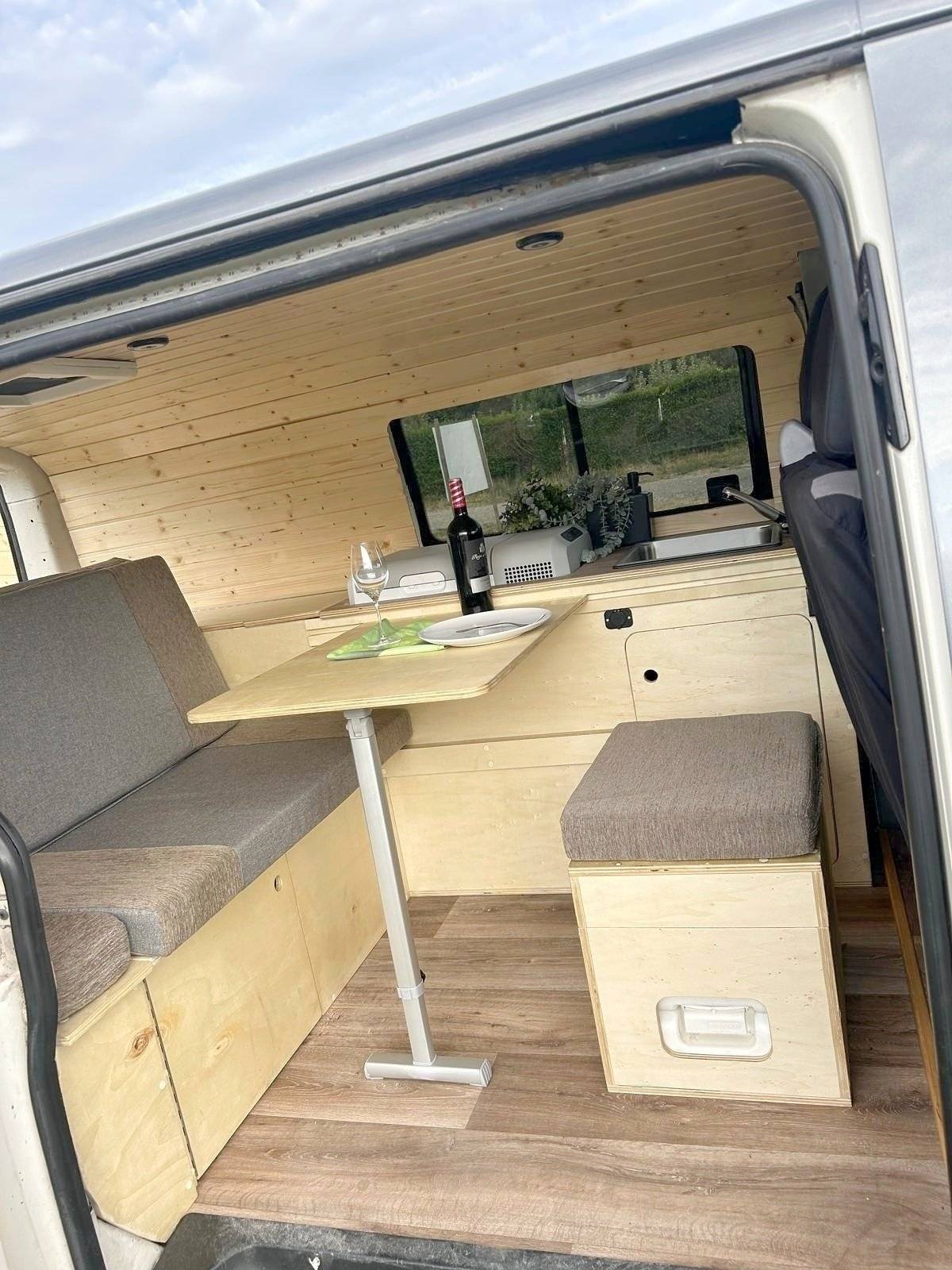 Voorkant 3/4 Volkswagen Volkswagen Transporter - Yescapa