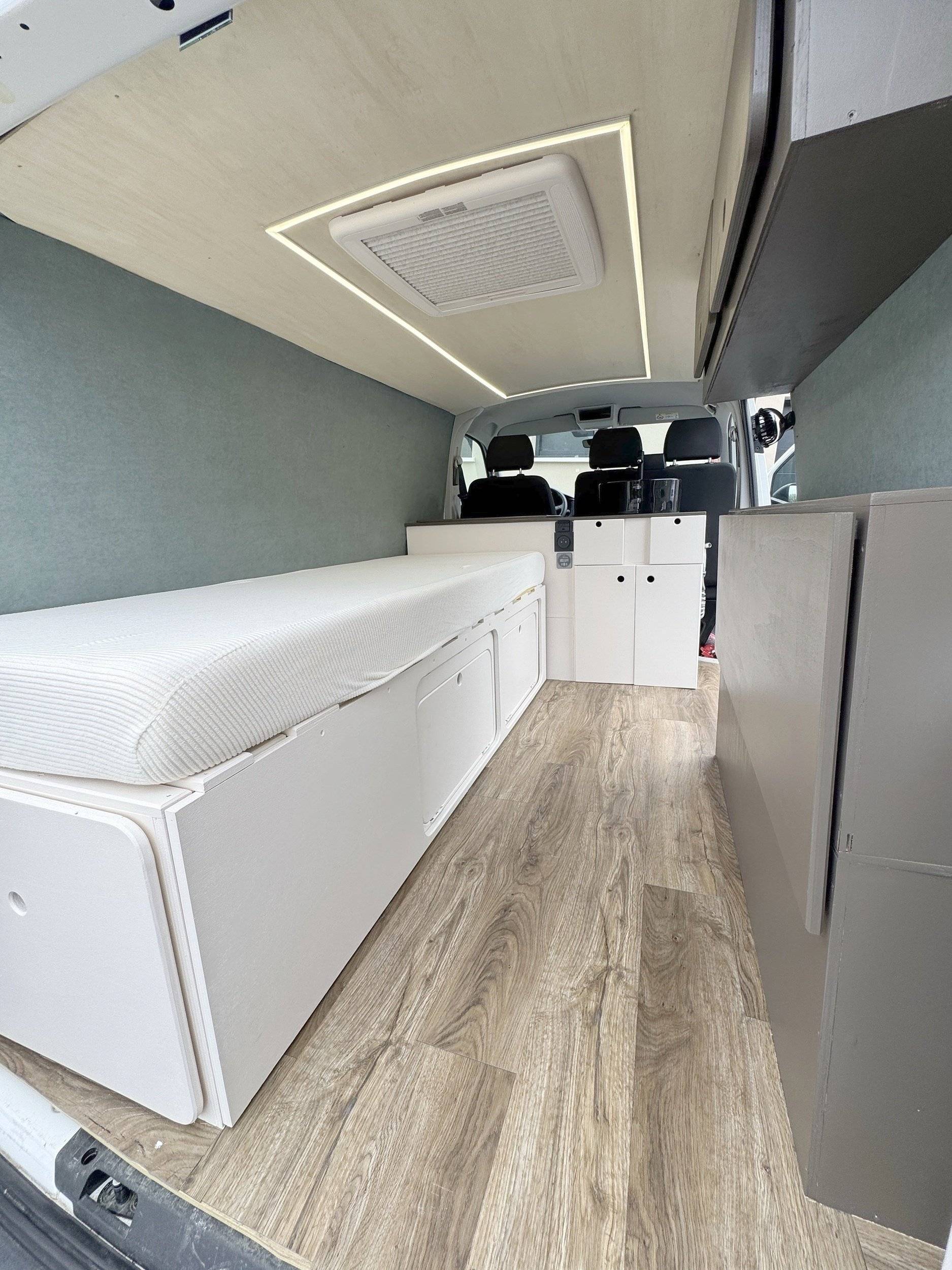Letti Volkswagen T6 2,0 l 102 ch - Yescapa