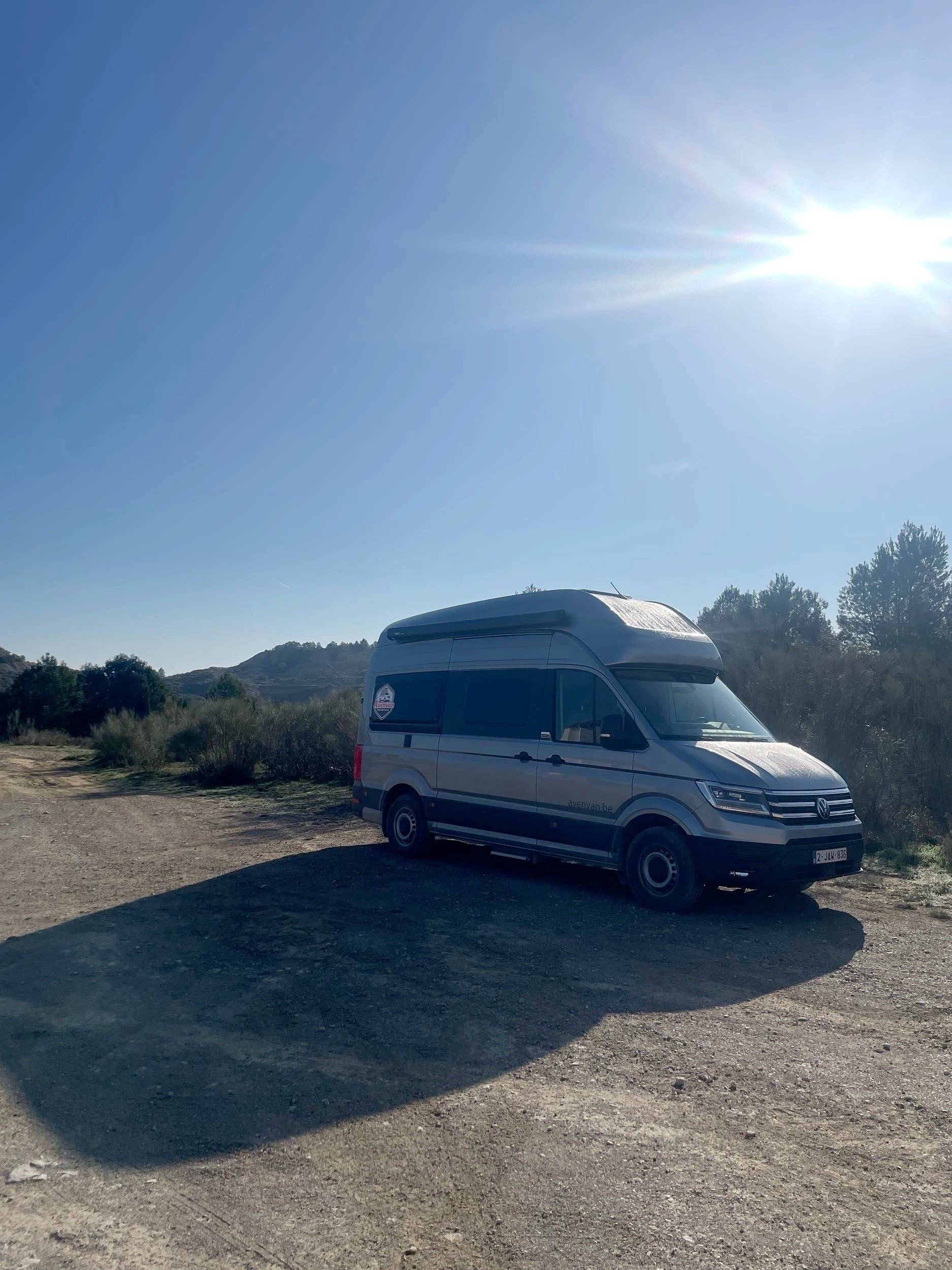 schräge Vorderansicht Volkswagen Gran California - Yescapa