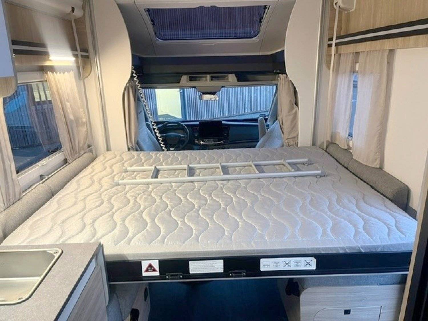 Berth Ford Transit 2,2 l TDCi 130 ch. - Yescapa