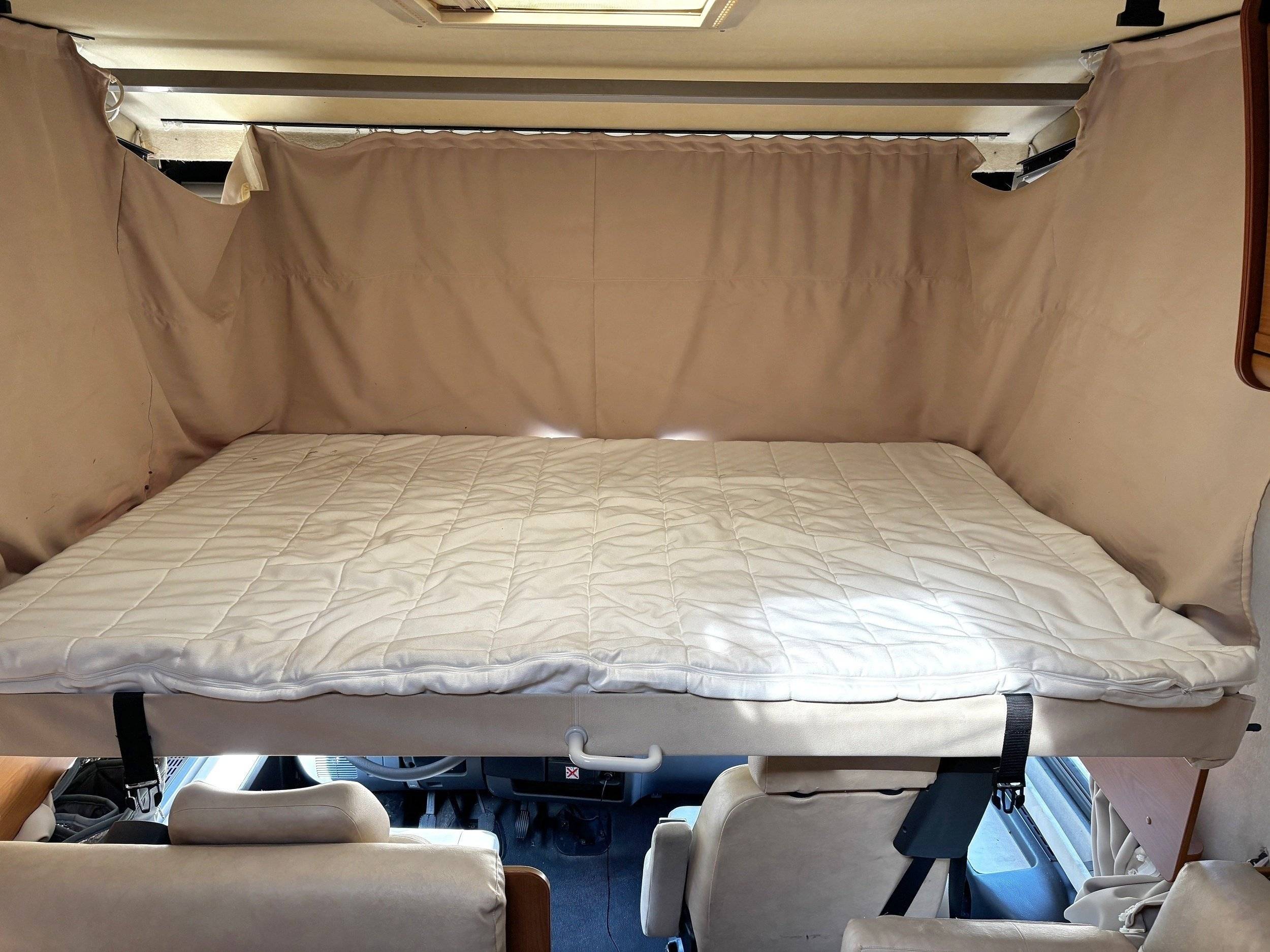 Berth Fiat Ducato 2.8 JTD - Yescapa