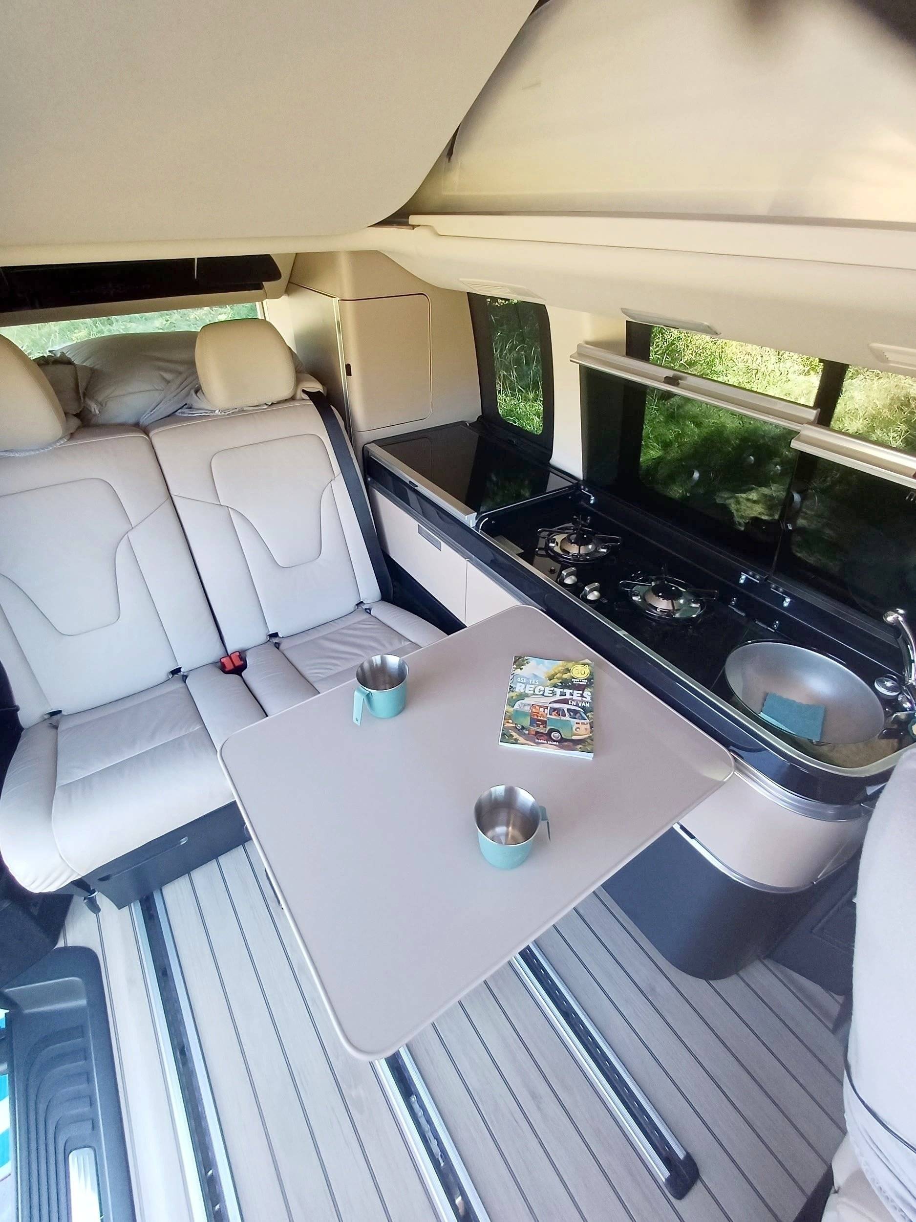 Coin repas Mercedes Marco Polo 300d 4Matic Edition AMG - Yescapa