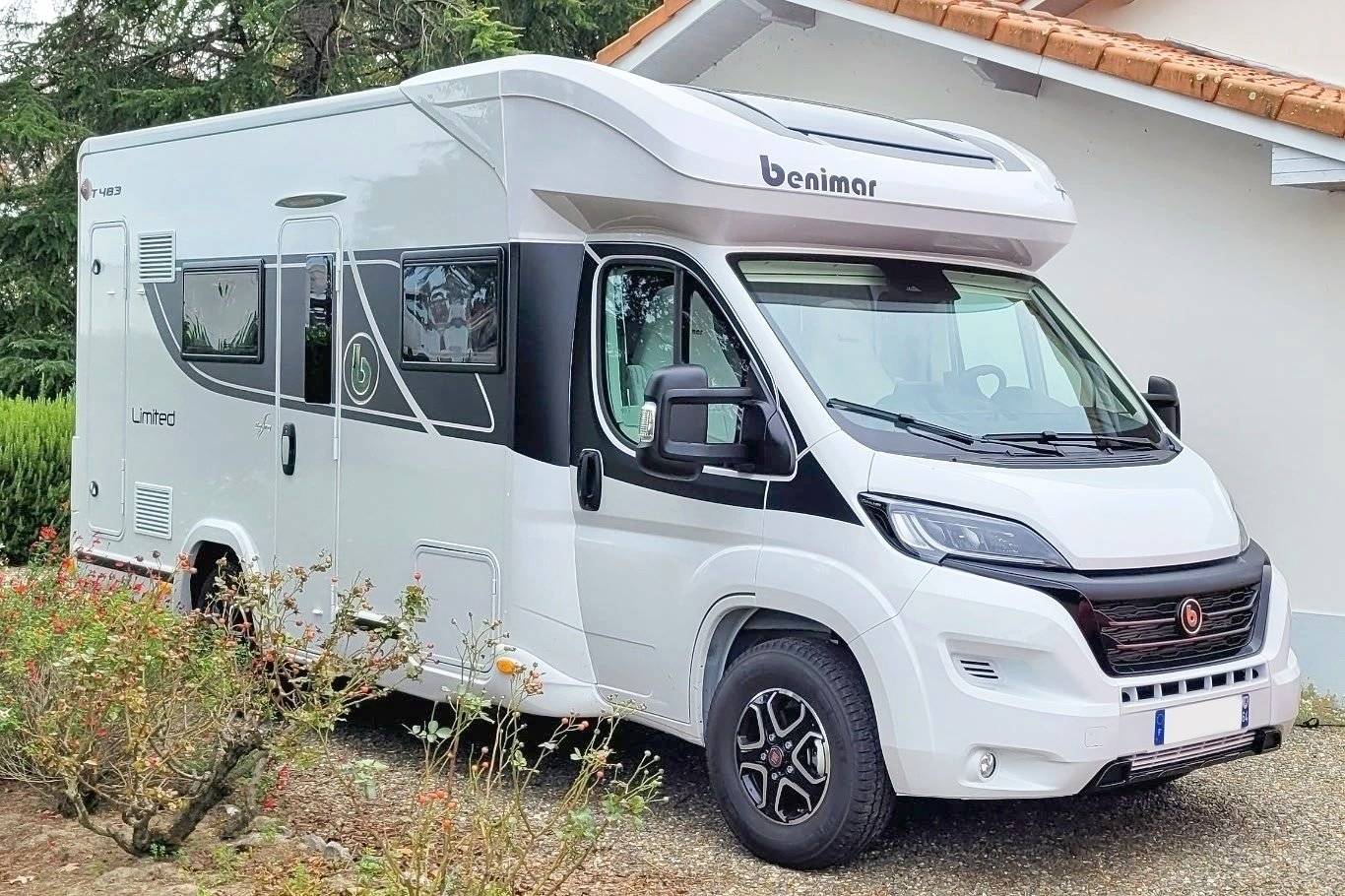 Vista del vehículo ángulo delantero Fiat Ducato 2,2 l JTD 140 ch. - Yescapa