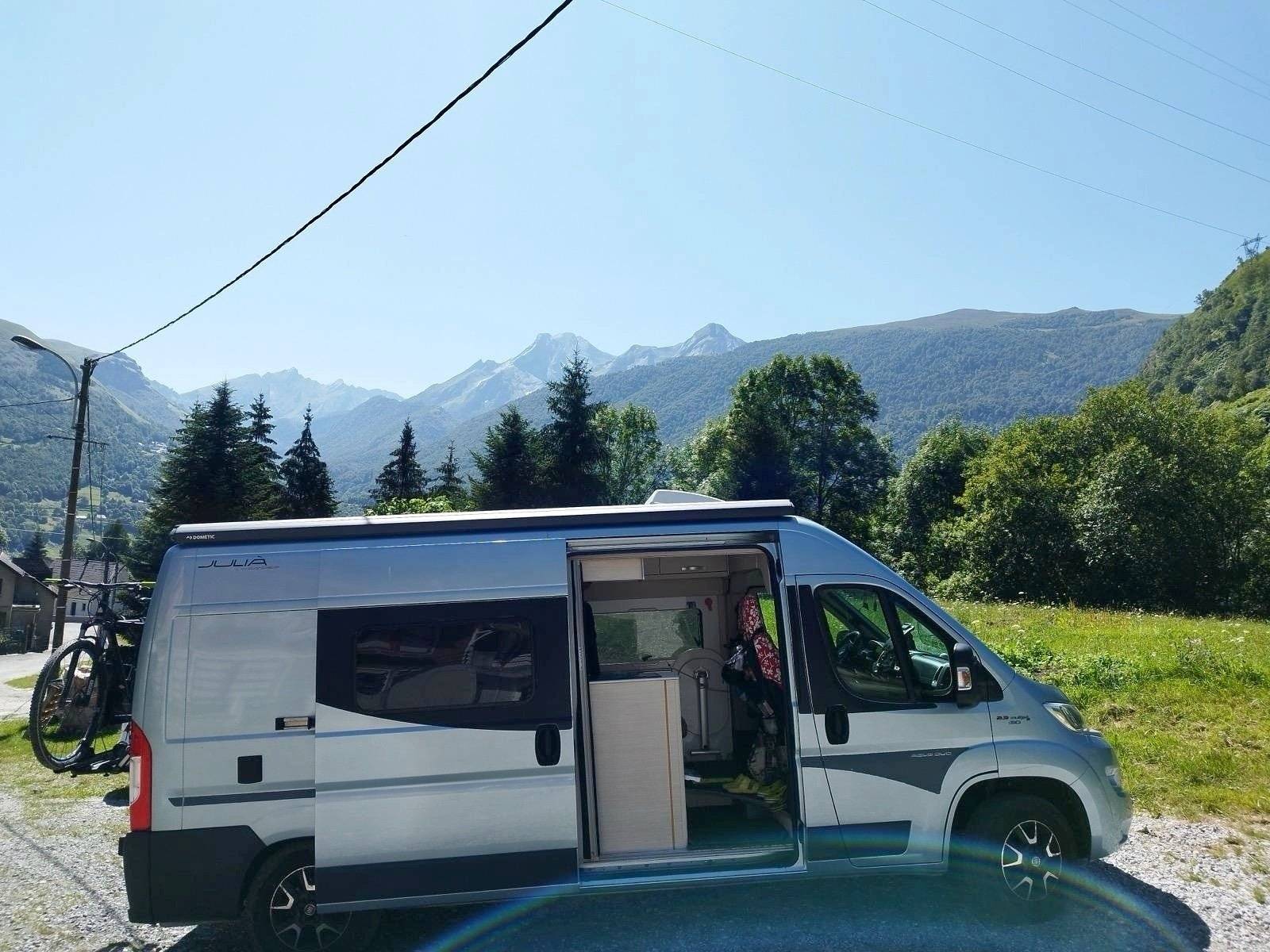 Juliá Camper Fiat 130 Caballos