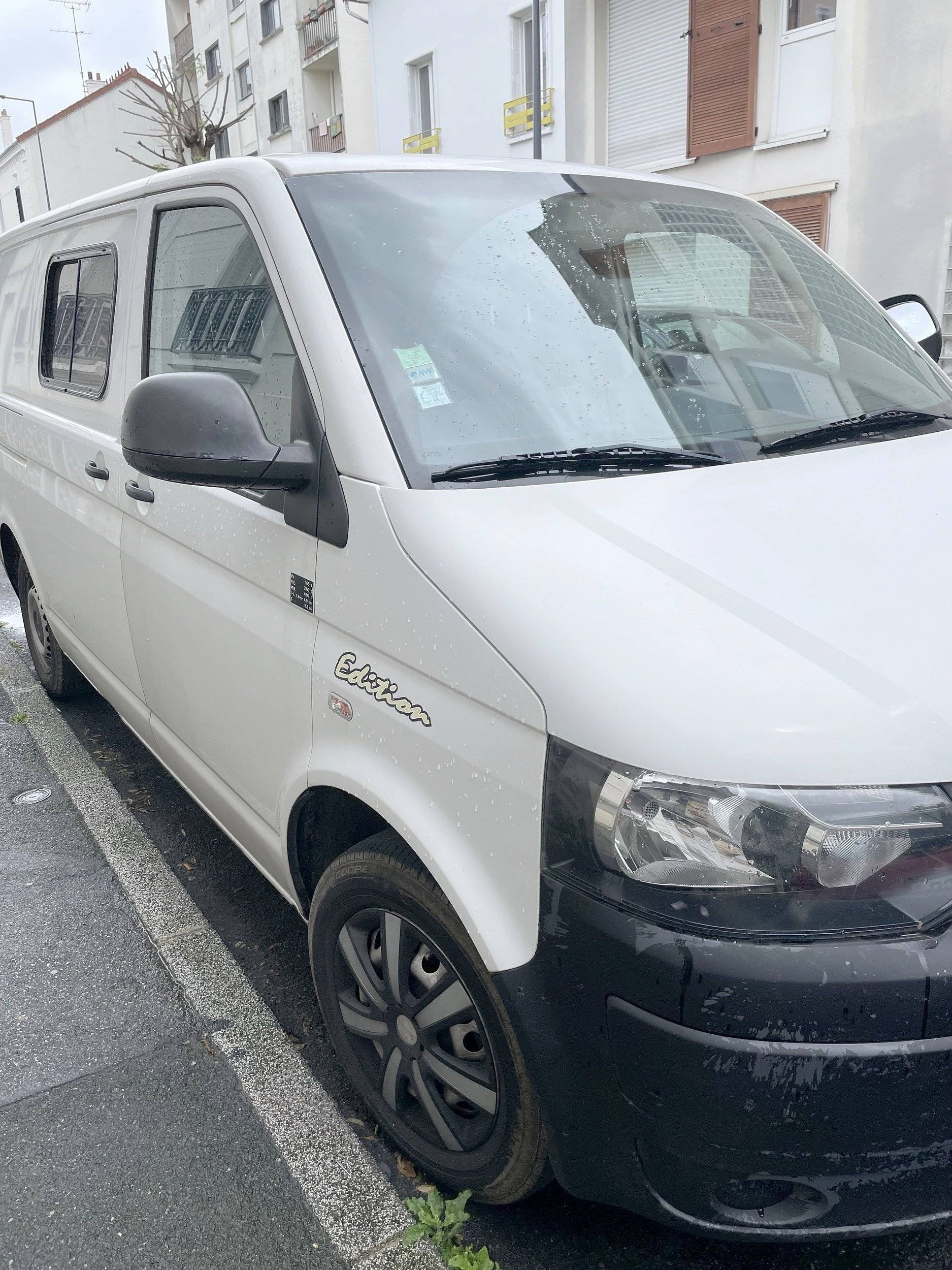 schräge Vorderansicht Volkswagen - Yescapa
