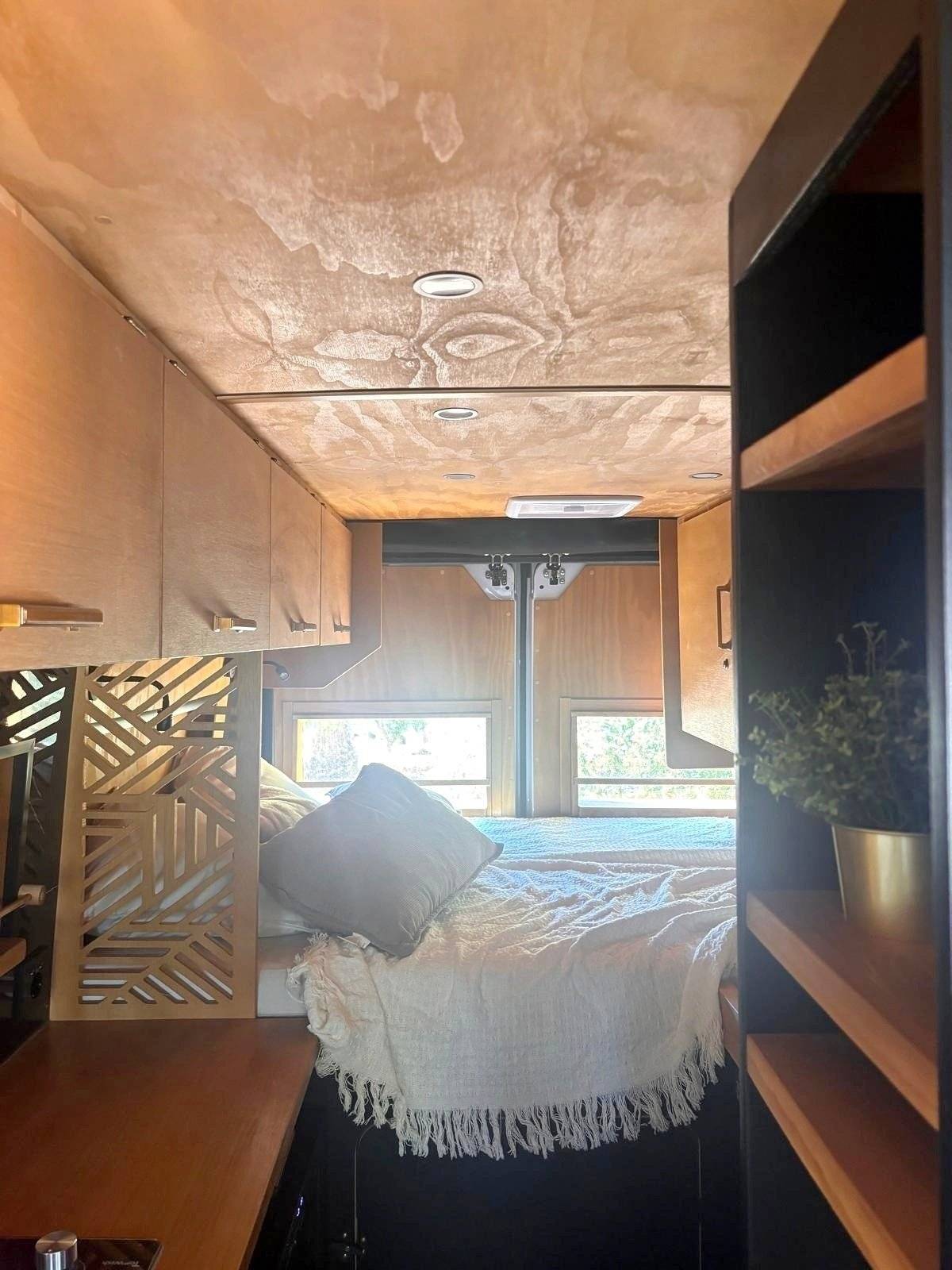 Berth Fiat Ducato 250 - Yescapa